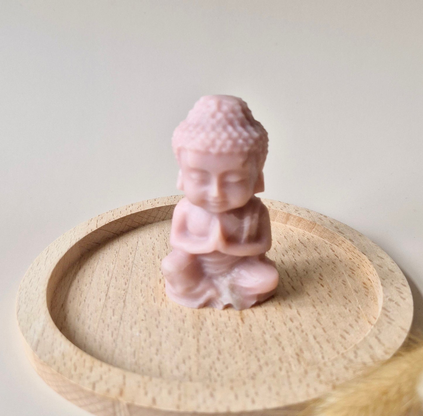 Edelstein-Buddha aus rosa Opal, 7 cm