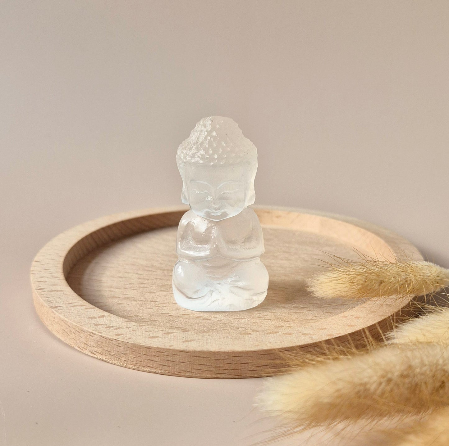 Edelsteen Seleniet Boeddha 6cm – Zuivering & Spirituele Bescherming