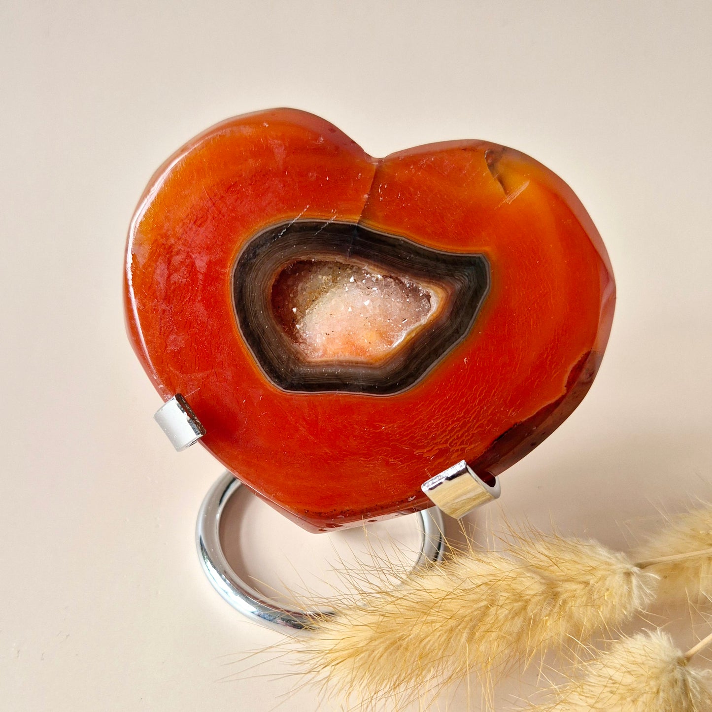 Edelsteen Carnelian Druzy Hart op Standaard #6 118g – Passie, Kracht & Glinsterende Energie