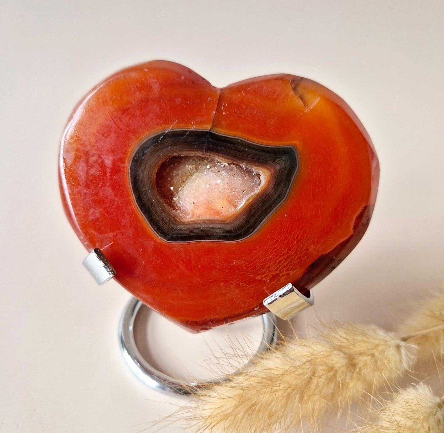 Edelsteen Carnelian Druzy Hart op Standaard #6 118g – Passie, Kracht & Glinsterende Energie