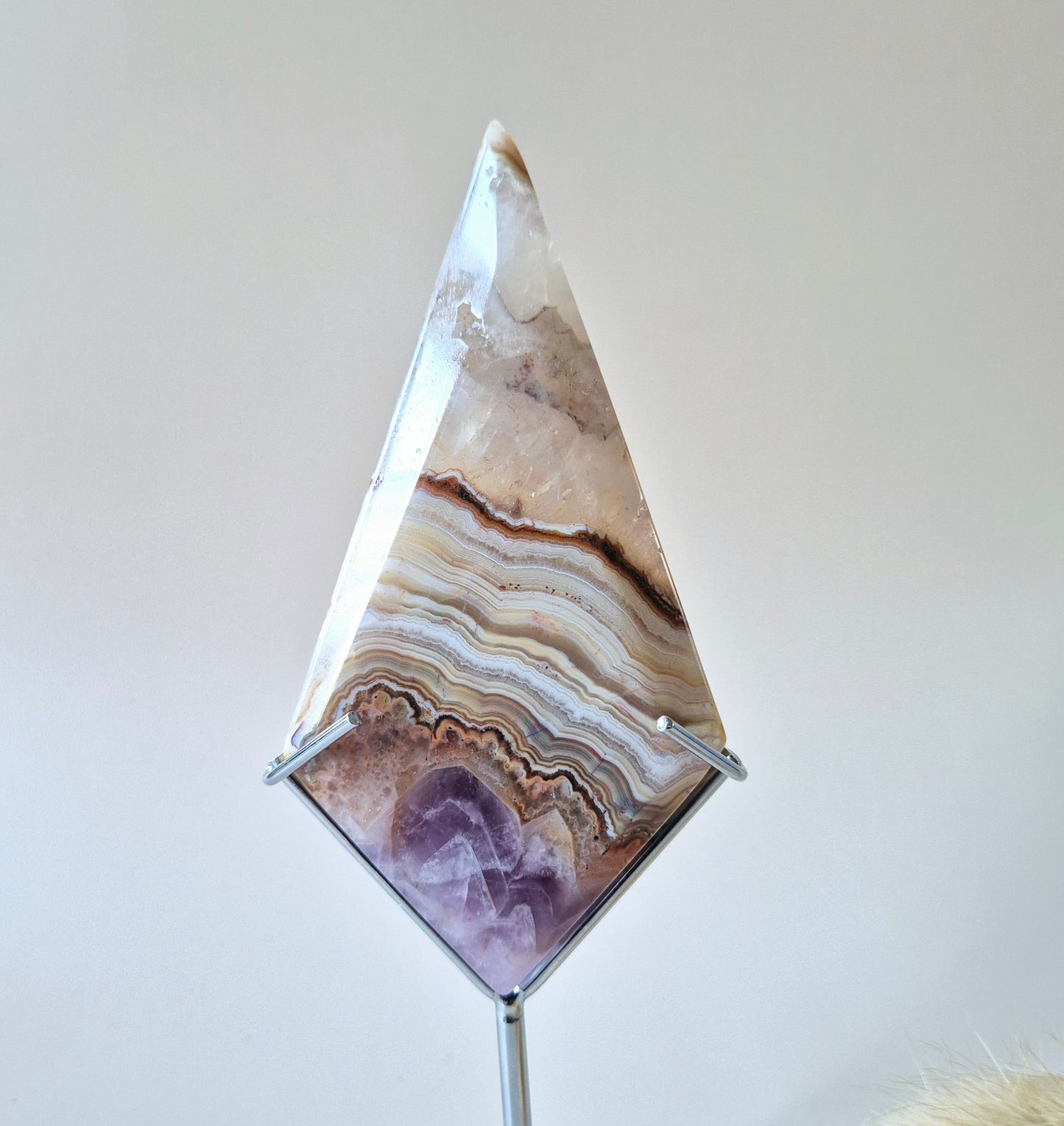 Gemstone Amethyst Agate Diamond on Stand – #3 127gram 11.5x6.3cm - Protection, Balance & Spiritual Healing