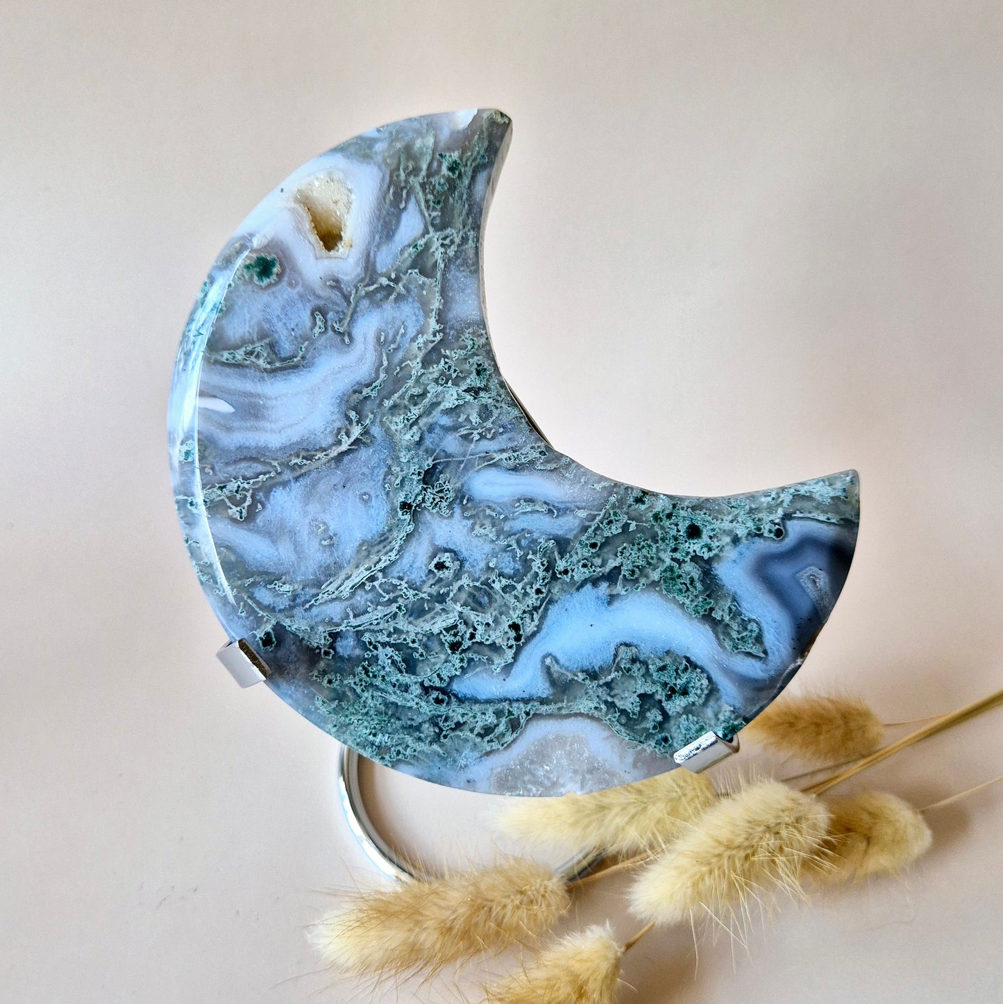 XL Edelsteen Mosagaat Maan op Standaard (Druzy & Patronen) #145 - 410g 13cm