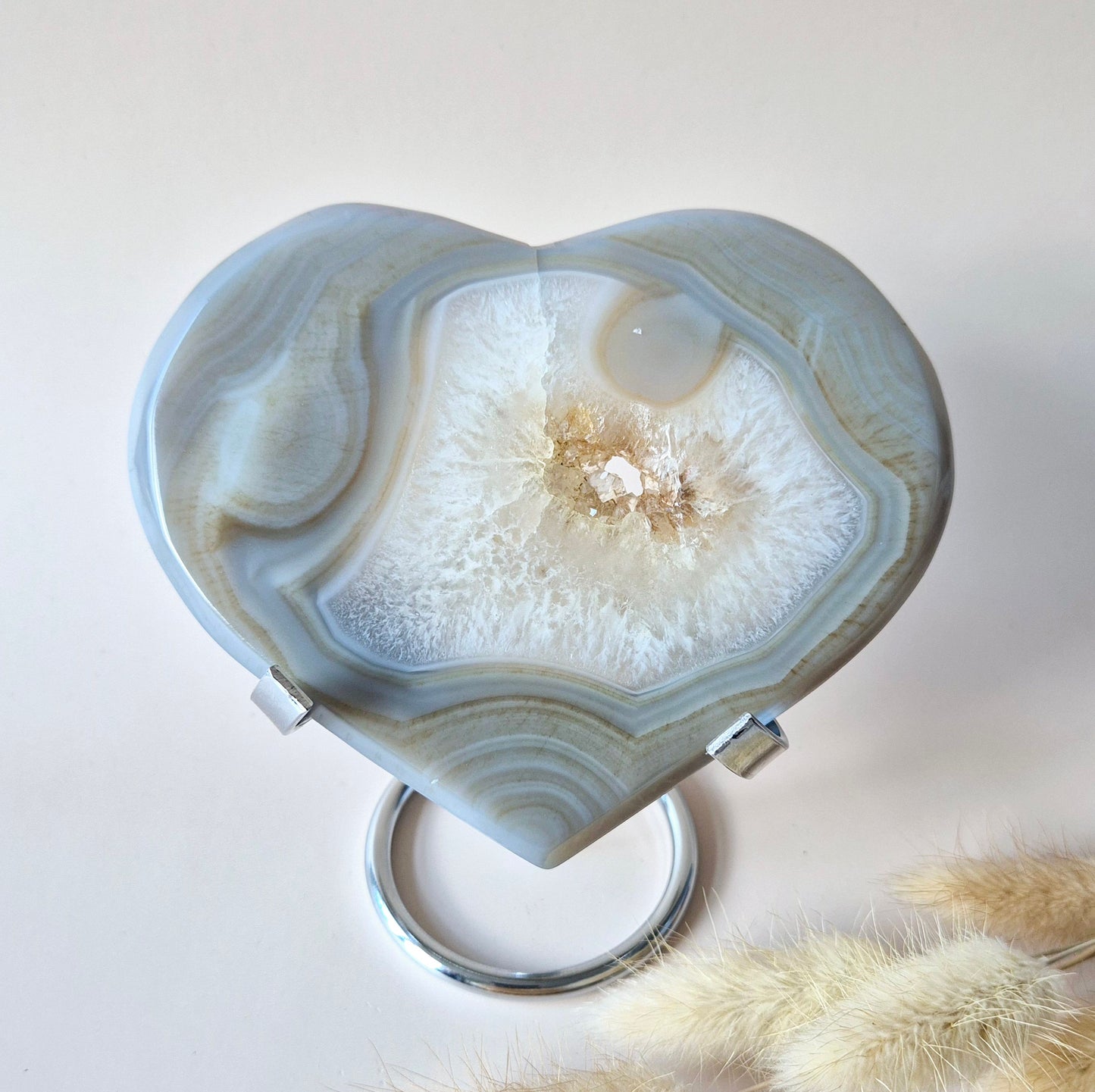 XL Druzy Grau Achat Edelstein Herz – Inklusive Ständer – Nr. 6 260 g 12,7 cm