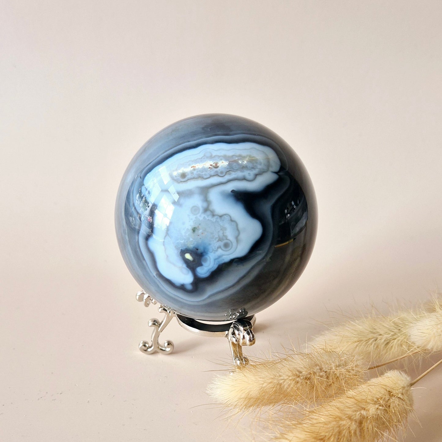Edelsteen Black Agate Kristallen Bol met Druzy (±70 mm) – Willekeurig Gekozen | Bescherming, Aarding & Innerlijke Kracht