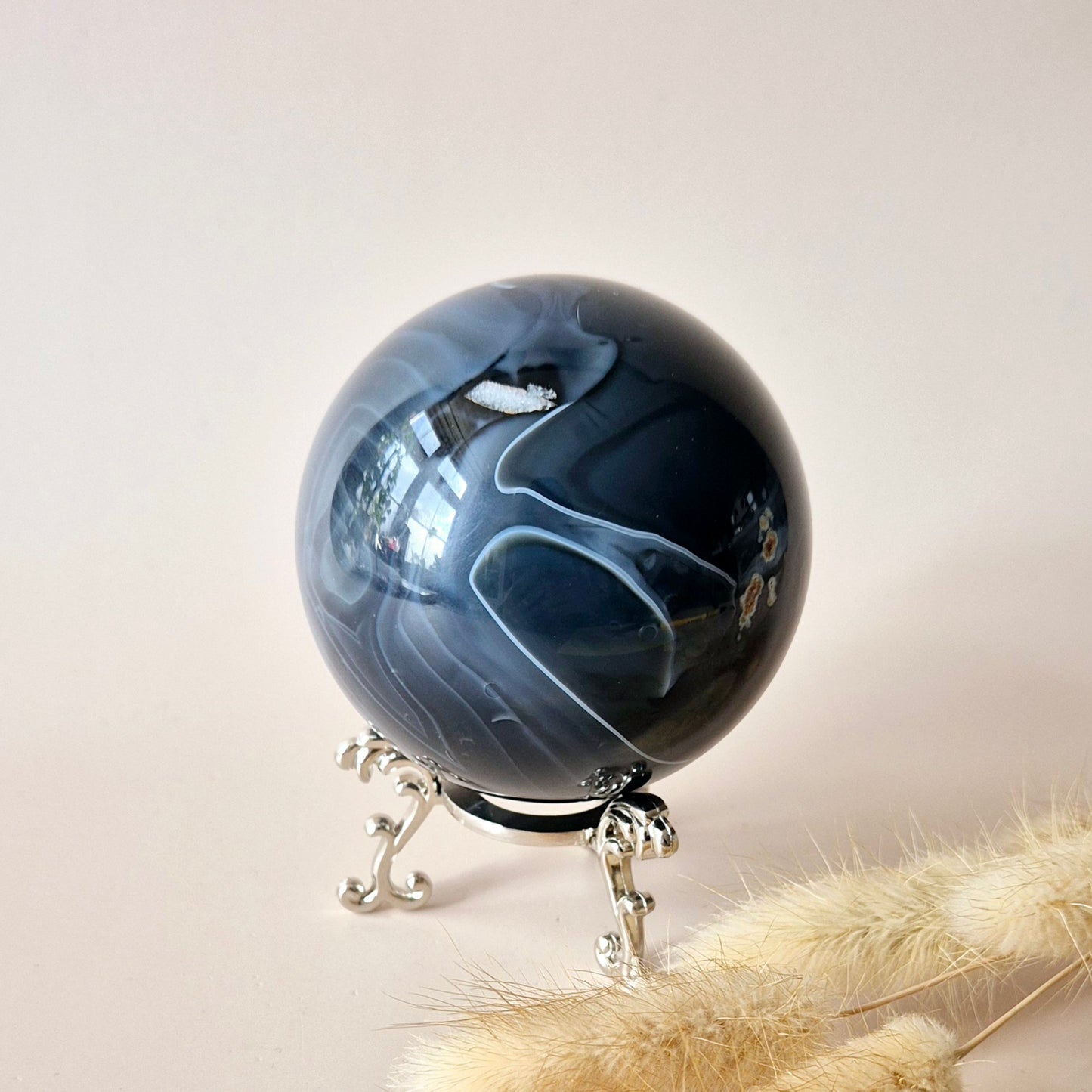 Edelsteen Black Agate Kristallen Bol met Druzy (±70 mm) – Willekeurig Gekozen | Bescherming, Aarding & Innerlijke Kracht