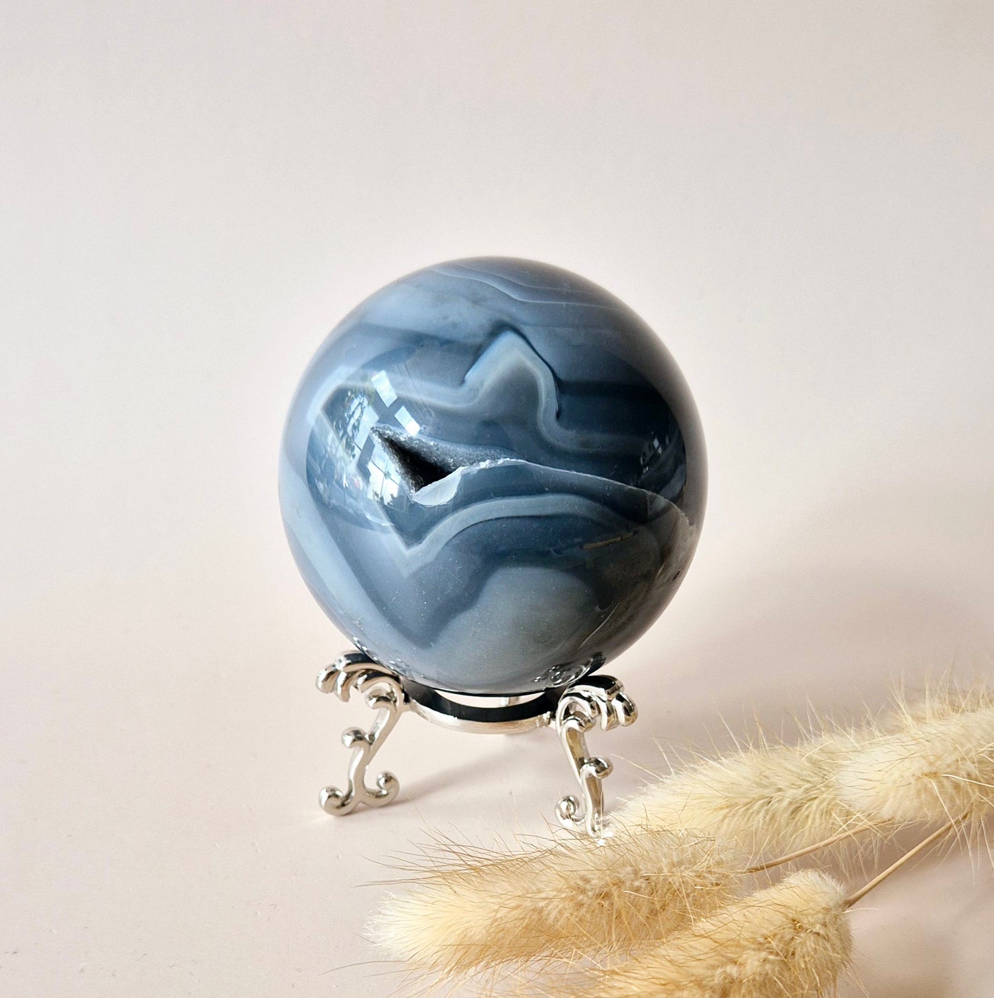 Edelsteen Black Agate Kristallen Bol met Druzy (±70 mm) – Willekeurig Gekozen | Bescherming, Aarding & Innerlijke Kracht