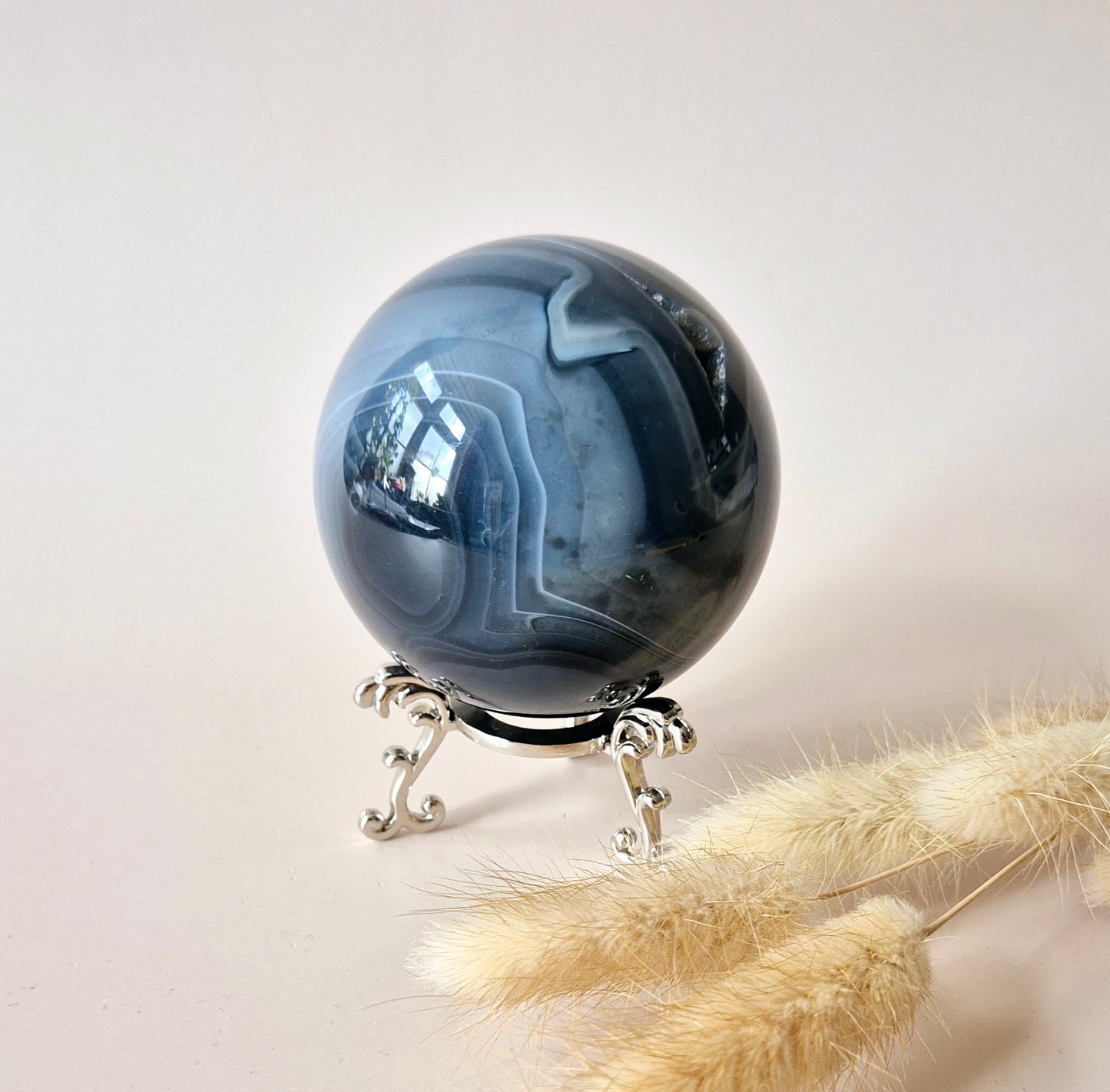 Edelsteen Black Agate Kristallen Bol met Druzy (±70 mm) – Willekeurig Gekozen | Bescherming, Aarding & Innerlijke Kracht