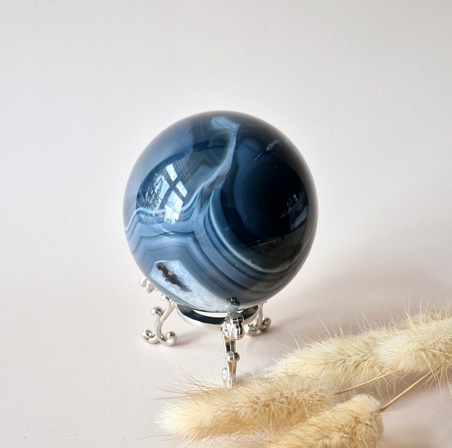 Edelsteen Black Agate Kristallen Bol met Druzy (±70 mm) – Willekeurig Gekozen | Bescherming, Aarding & Innerlijke Kracht