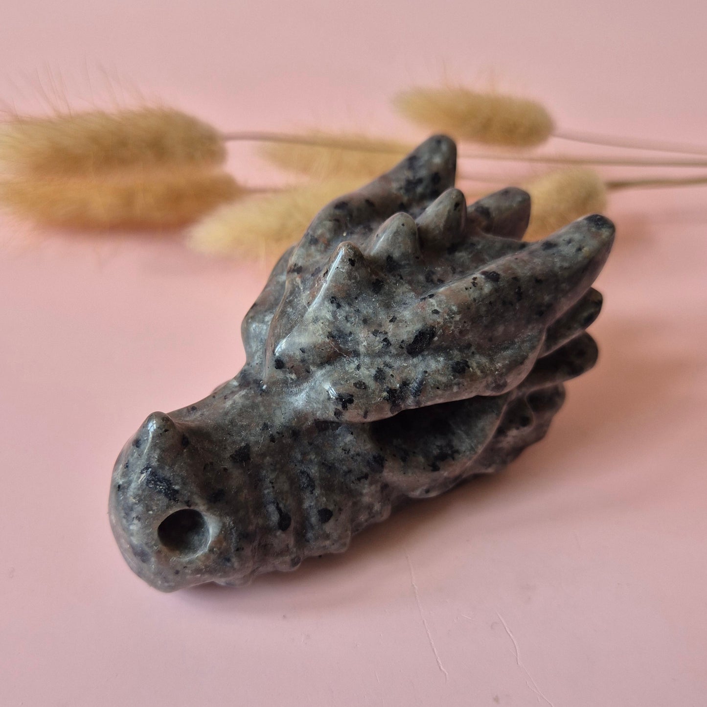 Gemstone UV Reactive Volcano Agate Dragon Skull – 600 g | Mystical Energy & Spiritual Protection