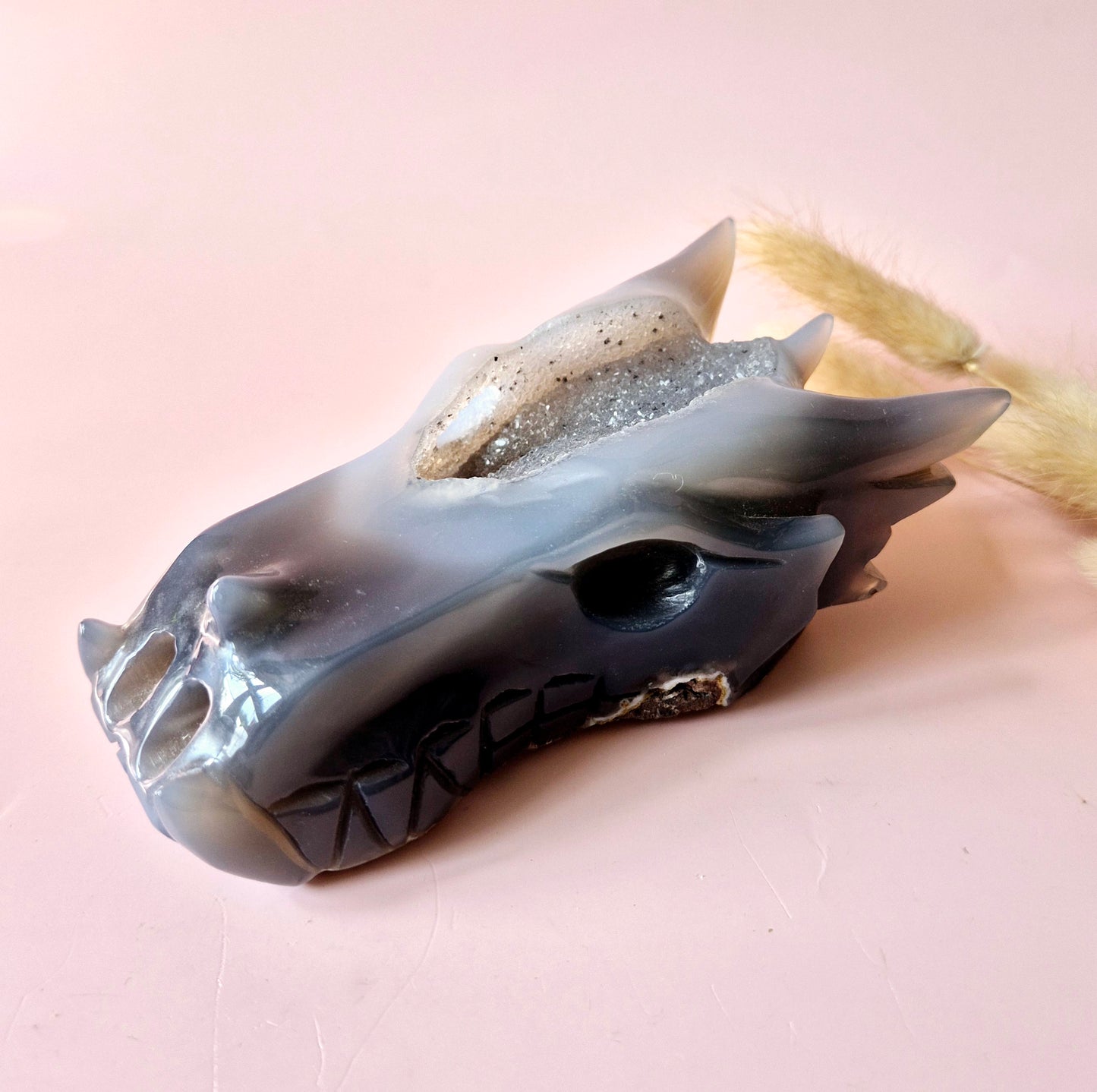 Edelsteen Druzy Grijze Druzy Agaat Drakenschedel – 543g | Bescherming, Intuïtie Dragon Skull