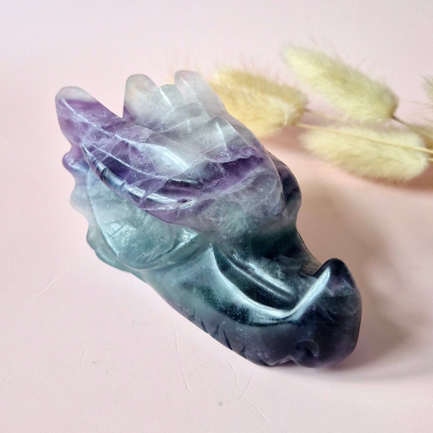 XL Edelsteen Candy Fluorite Drakenschedel – Groen, Paars & Wit – 386g | 10cm
