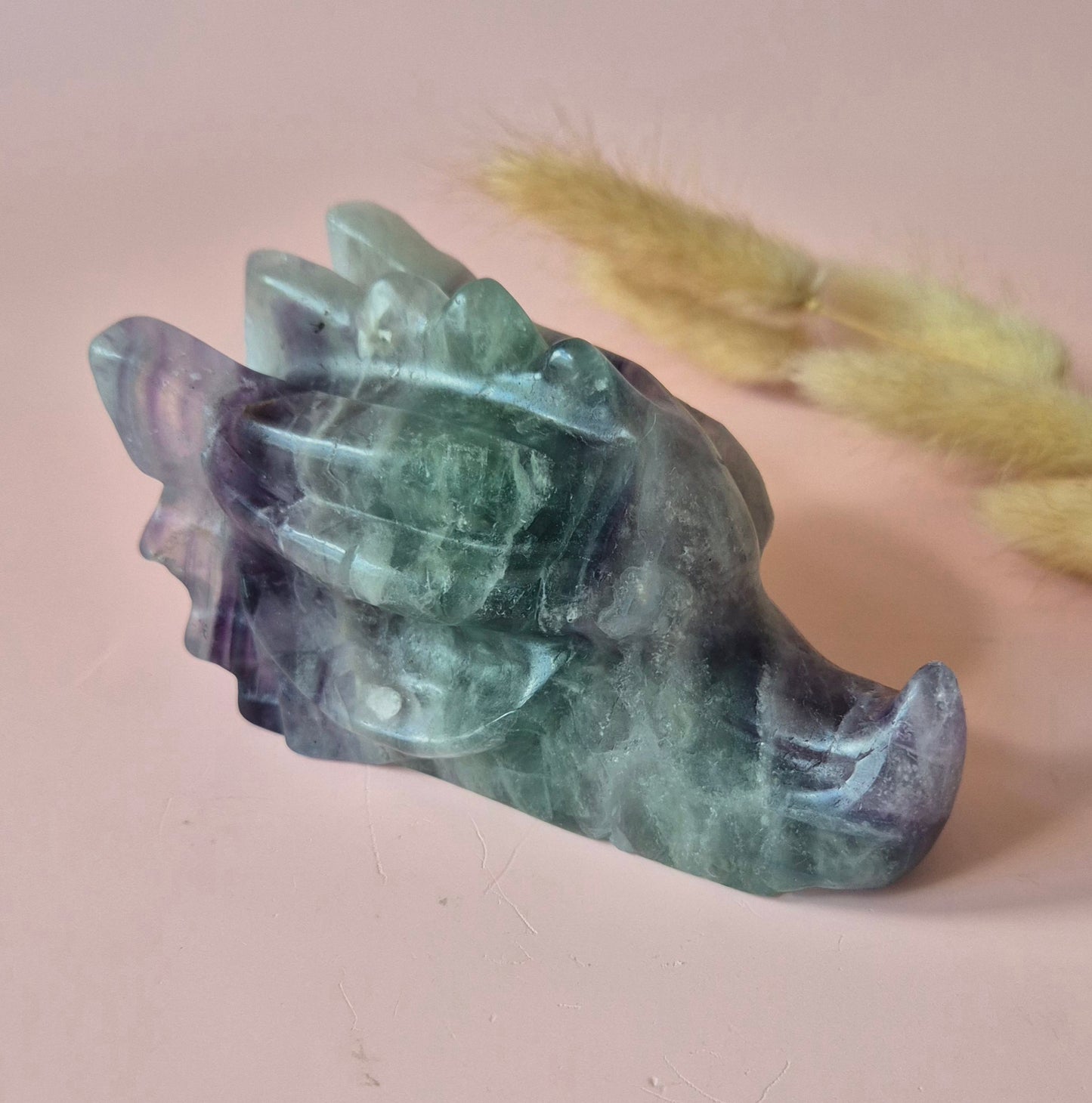 XL Edelsteen Candy Fluorite Drakenschedel – Snowflake Groen/Wit/Paars #7 – 382g | 10,5cm (kopie)