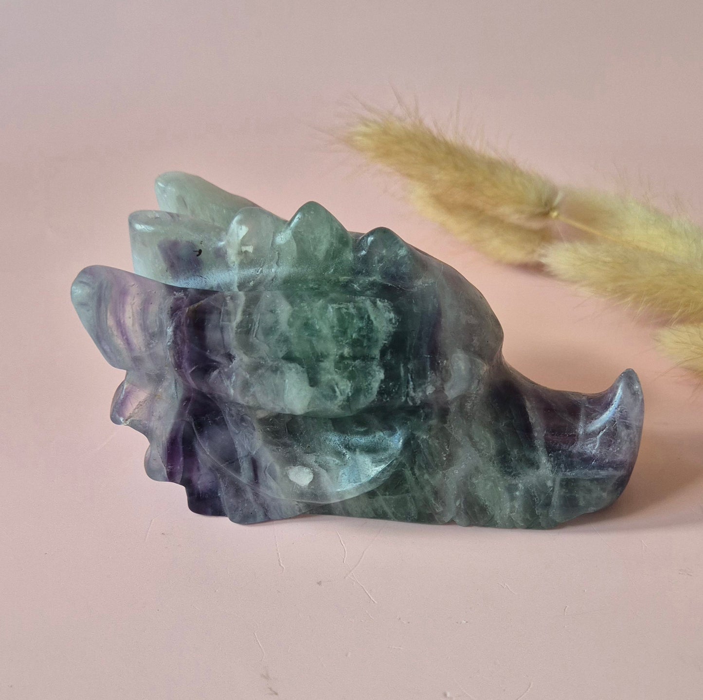 XL Edelsteen Candy Fluorite Drakenschedel – Snowflake Groen/Wit/Paars #7 – 382g | 10,5cm (kopie)