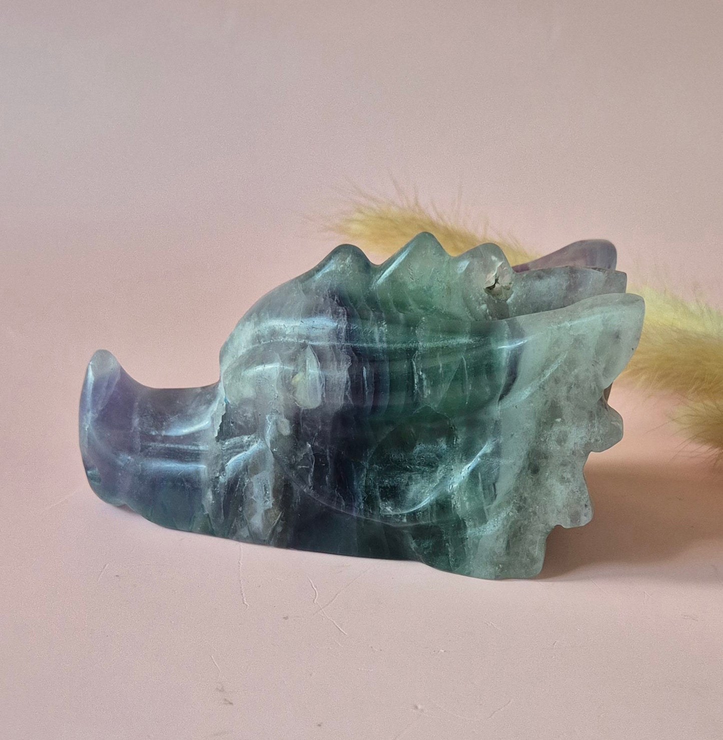 XL Edelsteen Candy Fluorite Drakenschedel – Snowflake Groen/Wit/Paars #7 – 382g | 10,5cm (kopie)