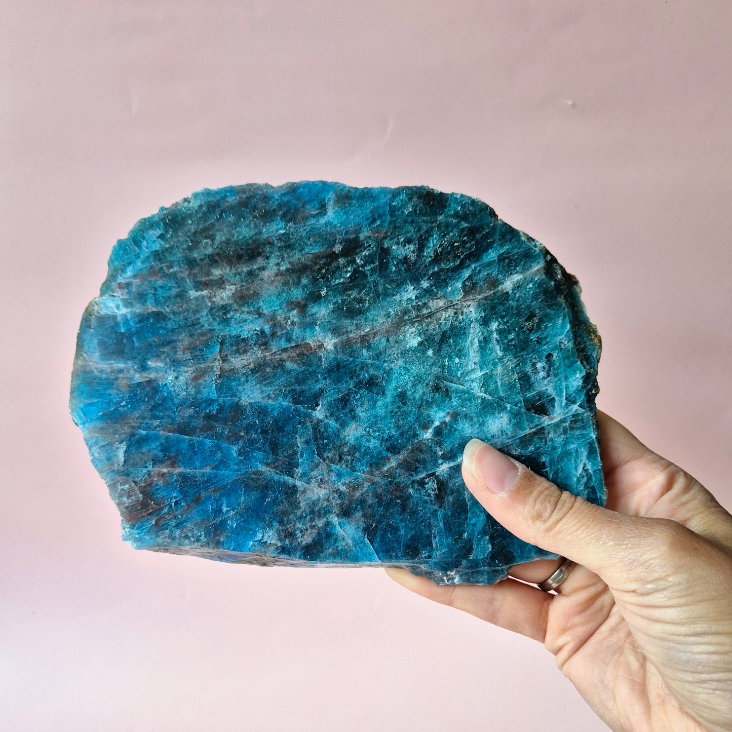XXL Edelsteen Blue Apatiet Schijf op Standaard #2 513gram – Inspiratie, Helderheid & Innerlijke Kracht