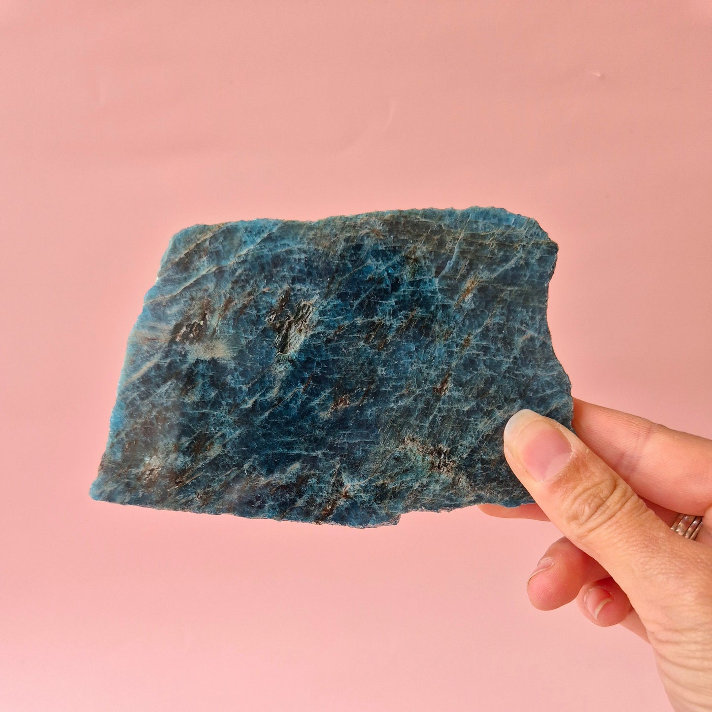 XXL Edelsteen Blue Apatiet Schijf op Standaard #5 183gram – Inspiratie, Helderheid & Innerlijke Kracht
