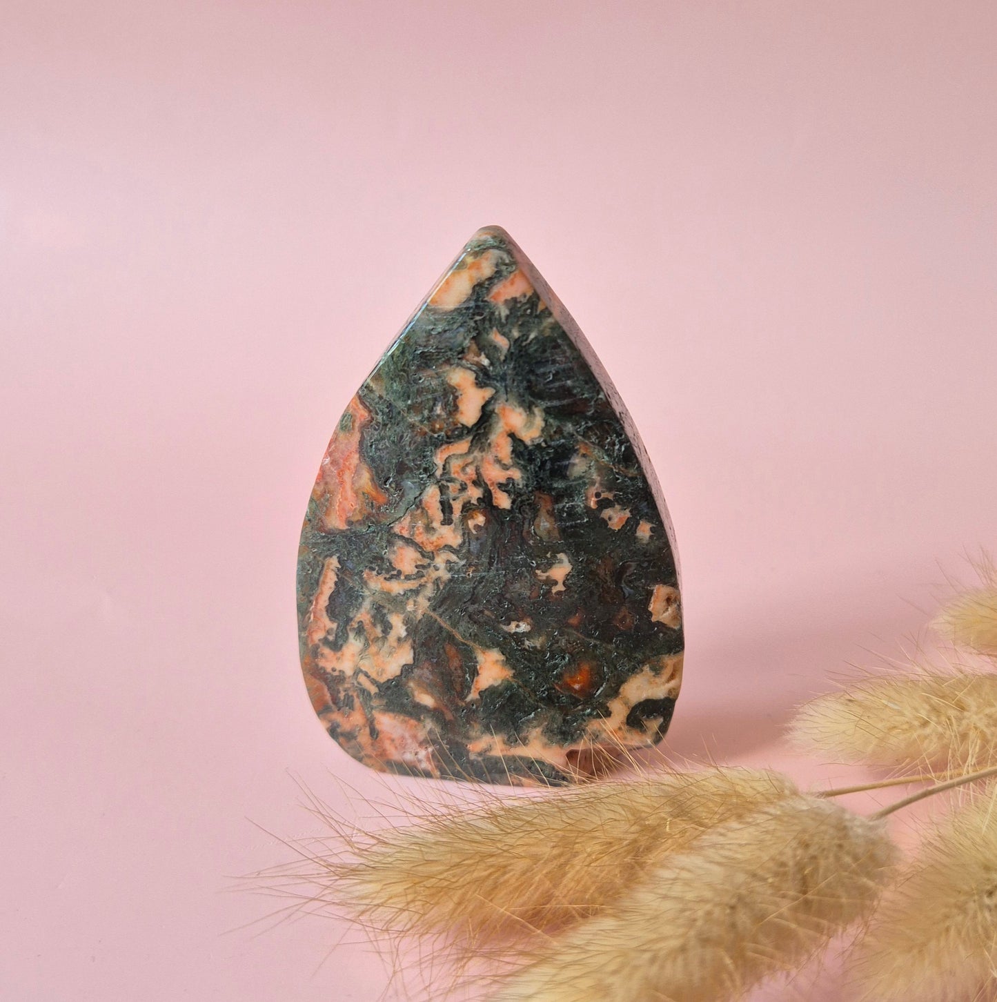 Wunderschöner Edelstein tropfenförmiger roter Moosachat Flamme – 85-120 g | Erdungsenergie & Kraft