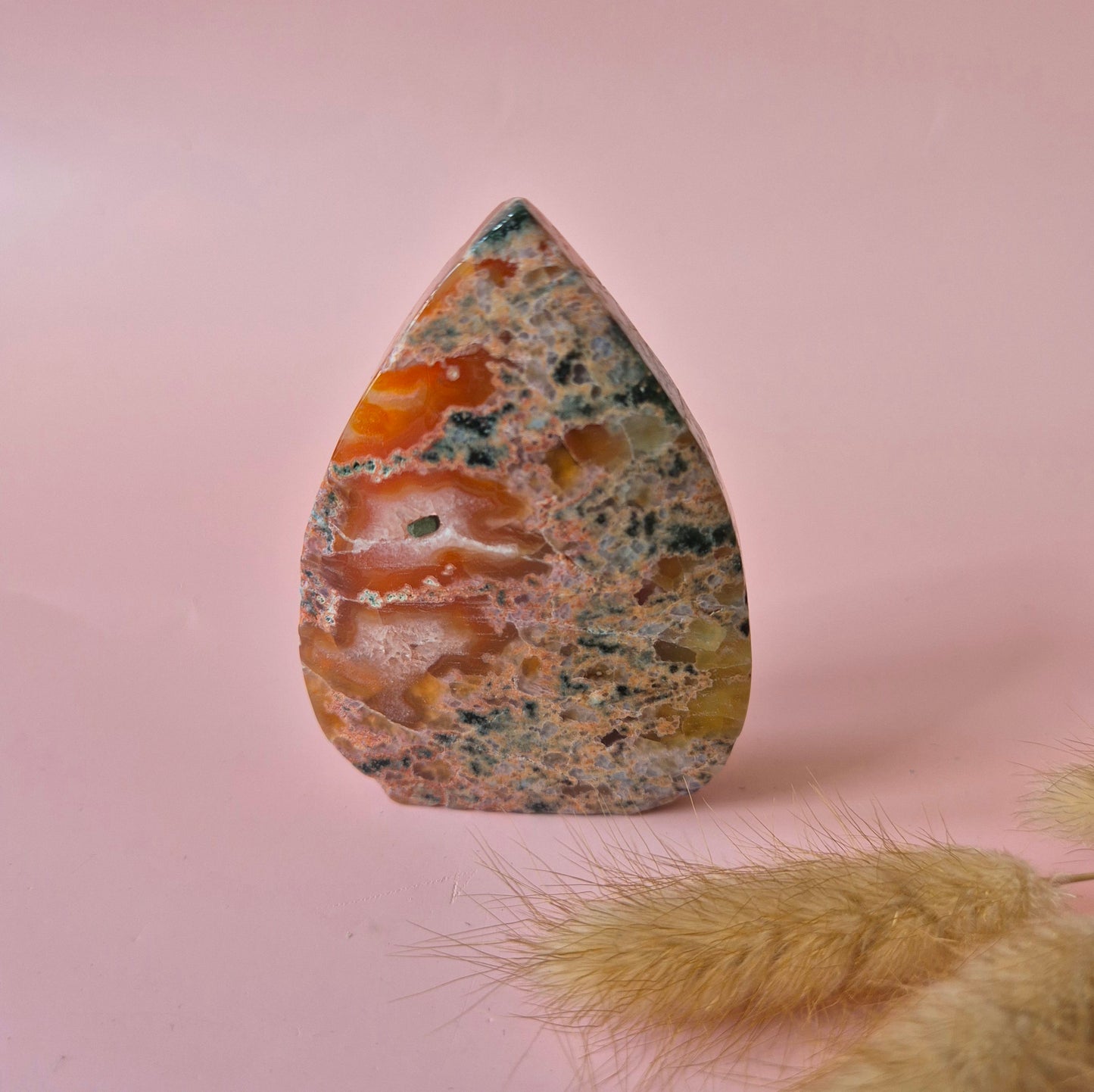 Wunderschöner Edelstein tropfenförmiger roter Moosachat Flamme – 85-120 g | Erdungsenergie & Kraft