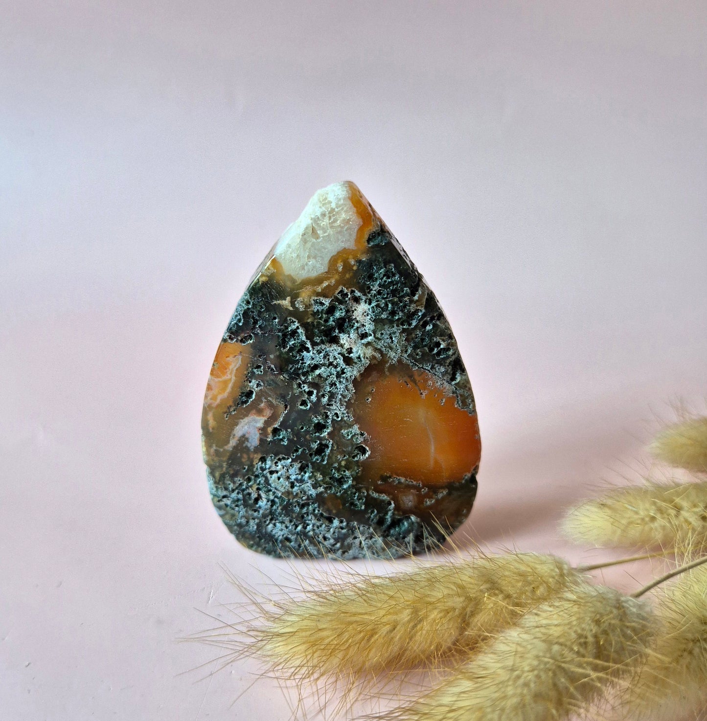 Wunderschöner Edelstein tropfenförmiger roter Moosachat Flamme – 85-120 g | Erdungsenergie & Kraft