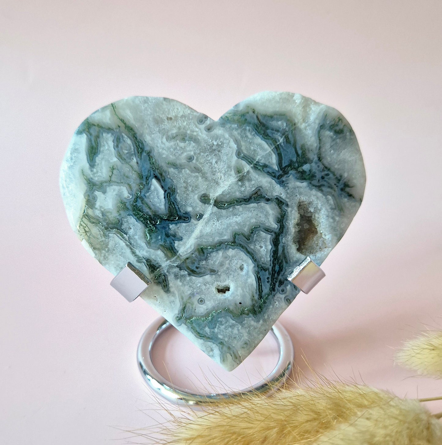 Edelstein Druzy Moosachat Herz auf Metallständer – Nr. 78 153 Gramm
