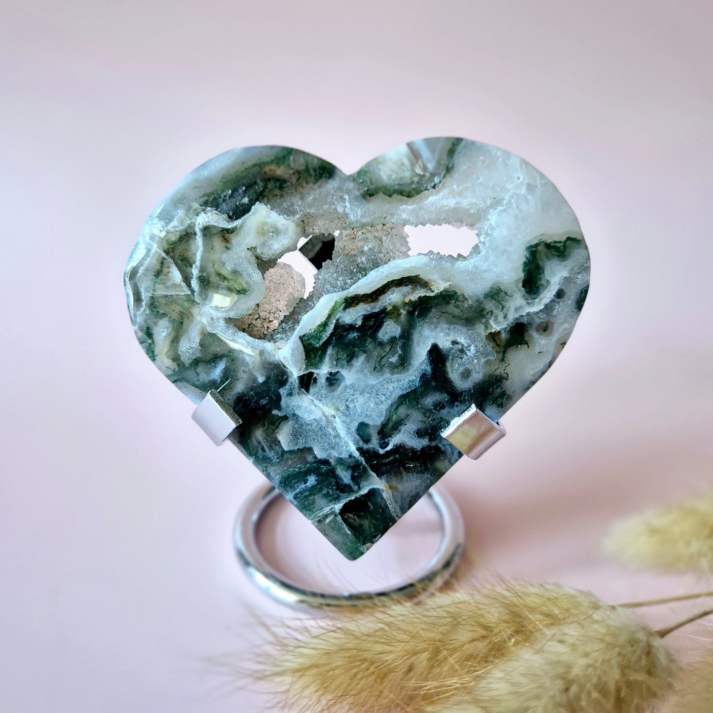 Edelsteen Druzy Mosagaat Hart op Metalen Standaard – #86 150gram