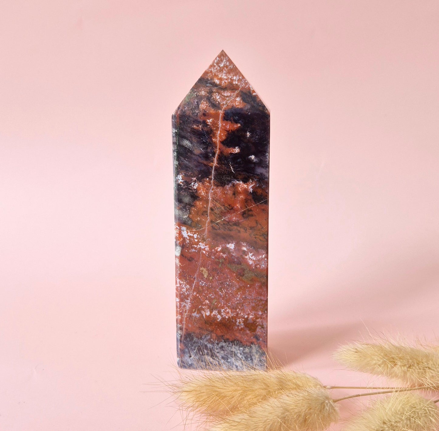 Edelsteen Ocean Jasper toren #4 – Roze, rood & paars gestippeld | Uniek stuk