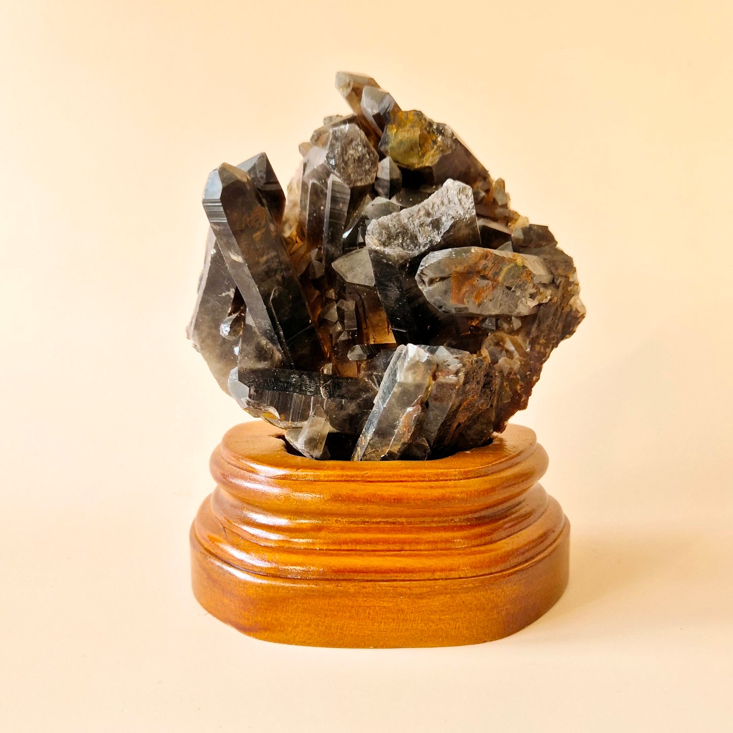 XL Ruwe Smoky Quartz Edelsteen Cluster op Houten Standaard – #24 400gram