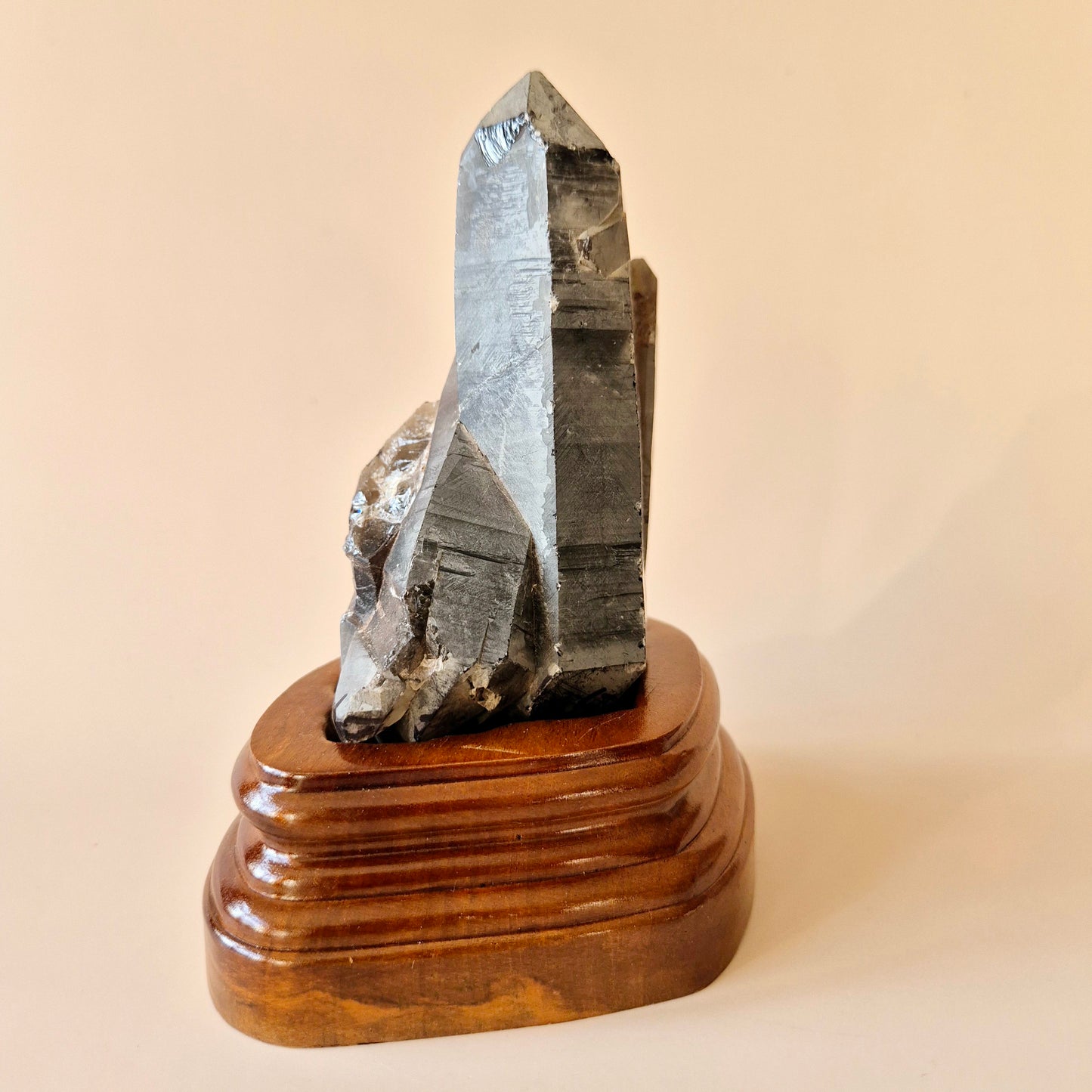 XL Ruwe Smoky Quartz Edelsteen Cluster op Houten Standaard – #25 351gram