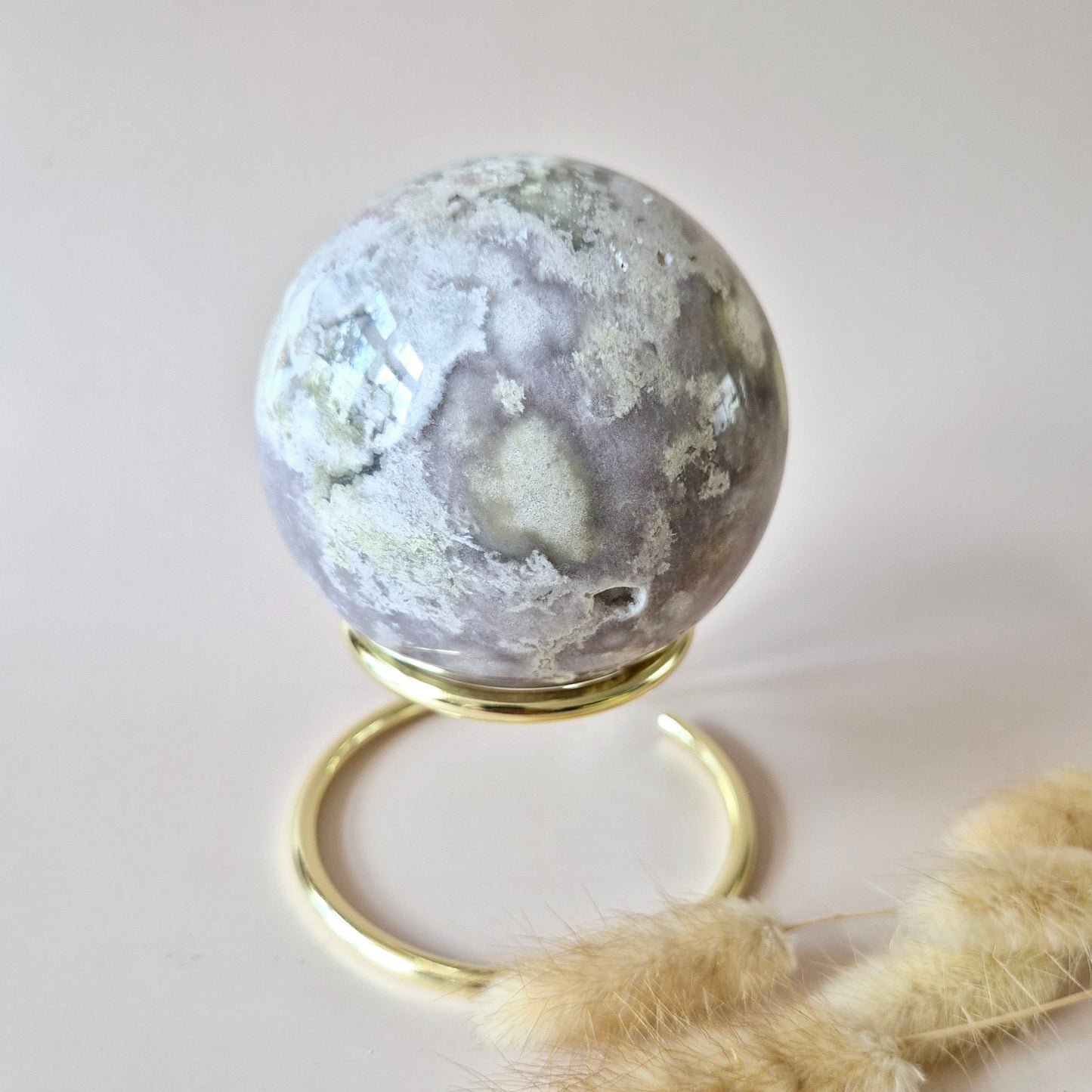 Kristall-Edelstein, Druzy-Rosa-Amethyst-Kugel auf Ständer (80 mm, 723 Gramm)