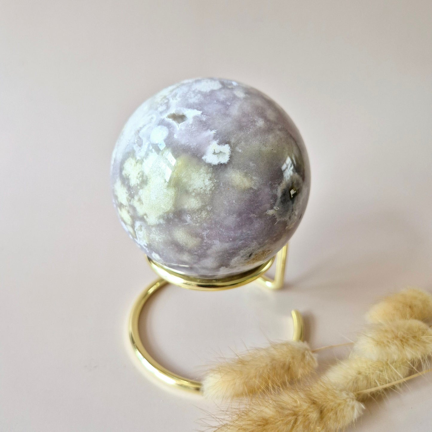 Kristall-Edelstein, Druzy-Rosa-Amethyst-Kugel auf Ständer (80 mm, 723 Gramm)