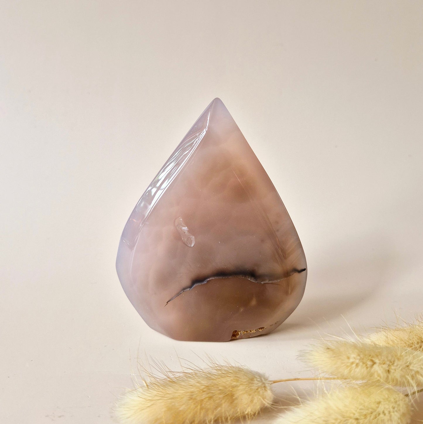 Druzy Grauer Achat - Tropfenförmiger stehender Edelsteinkristall - Nr. 1. 212 Gramm