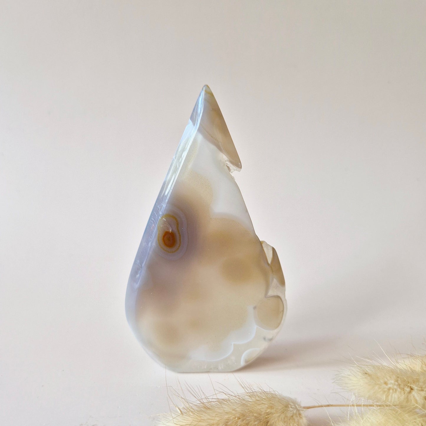 Druzy Grauer Achat - Tropfenförmiger stehender Edelsteinkristall - Nr. 18 137 Gramm