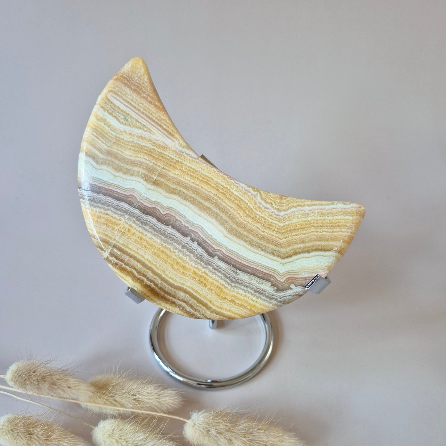 XL Gele Calciet Maan op Metalen Standaard (300–350 gram)