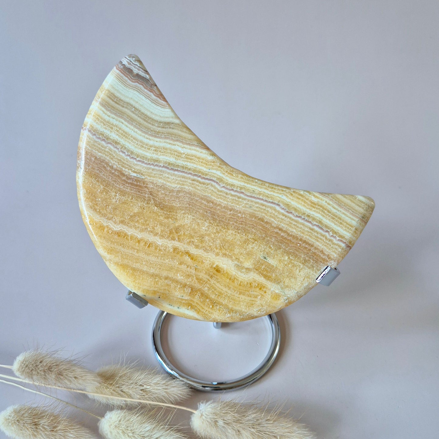 XL Gele Calciet Maan op Metalen Standaard (300–350 gram)