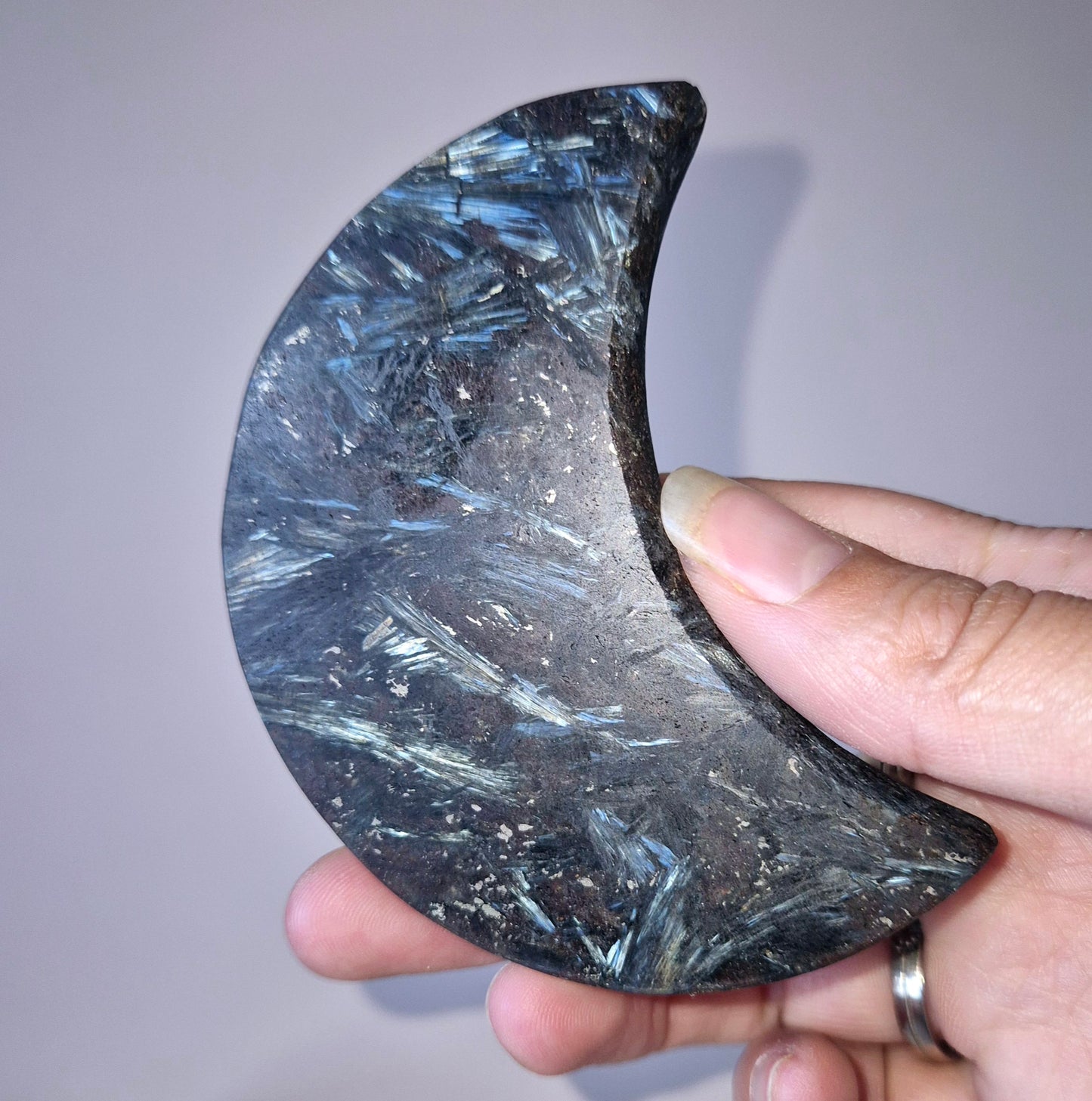 Edelsteinpyritmond auf Ständer – 10cm
