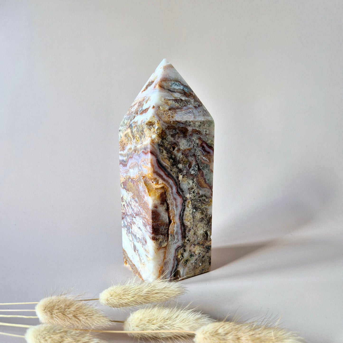 Edelsteen Crazy Agate Toren XXL – 1kg – Aards, Beschermend & Spectaculair Getekend