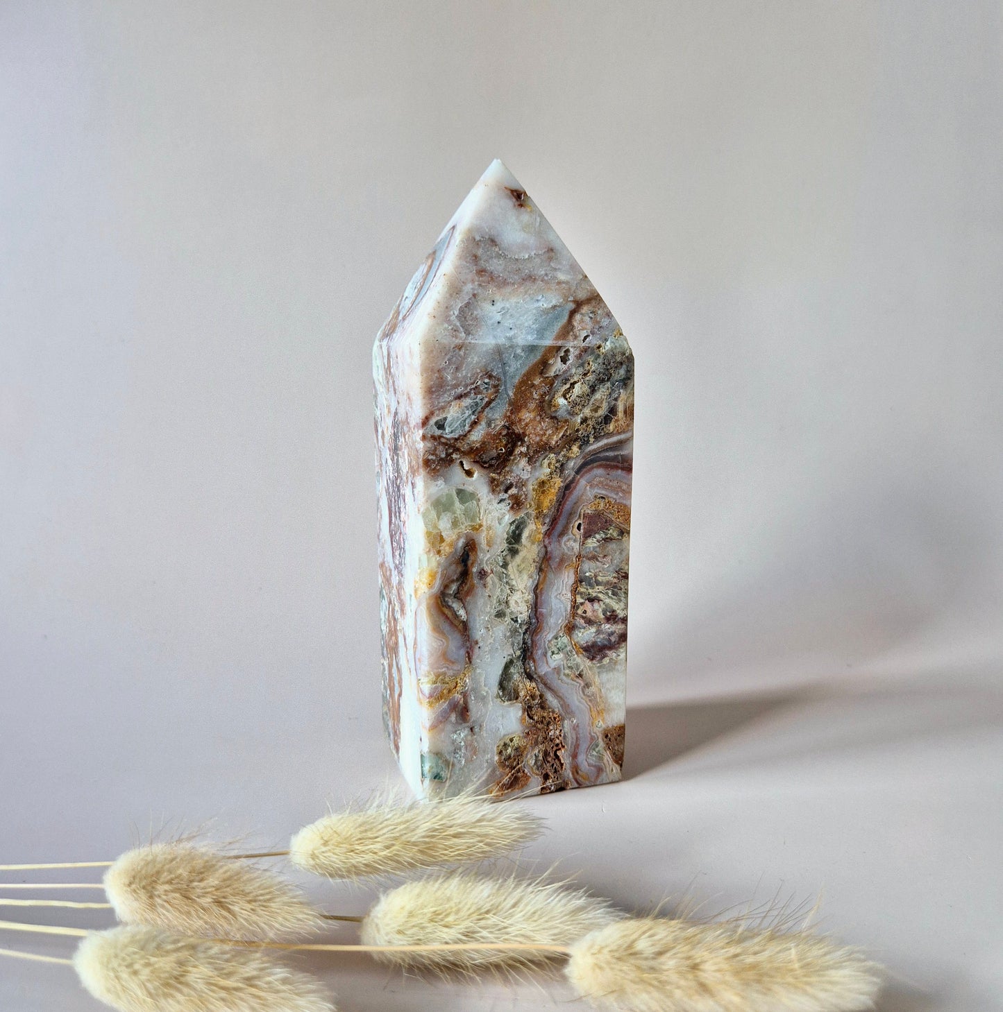 Edelsteen Crazy Agate Toren XXL – 1kg – Aards, Beschermend & Spectaculair Getekend