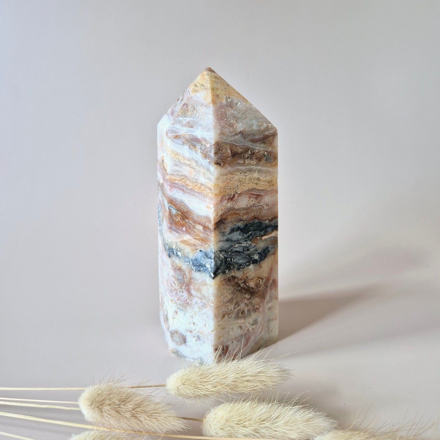Edelsteen Crazy Agate Toren XXL – 900gr – Aards, Beschermend & Spectaculair Getekend