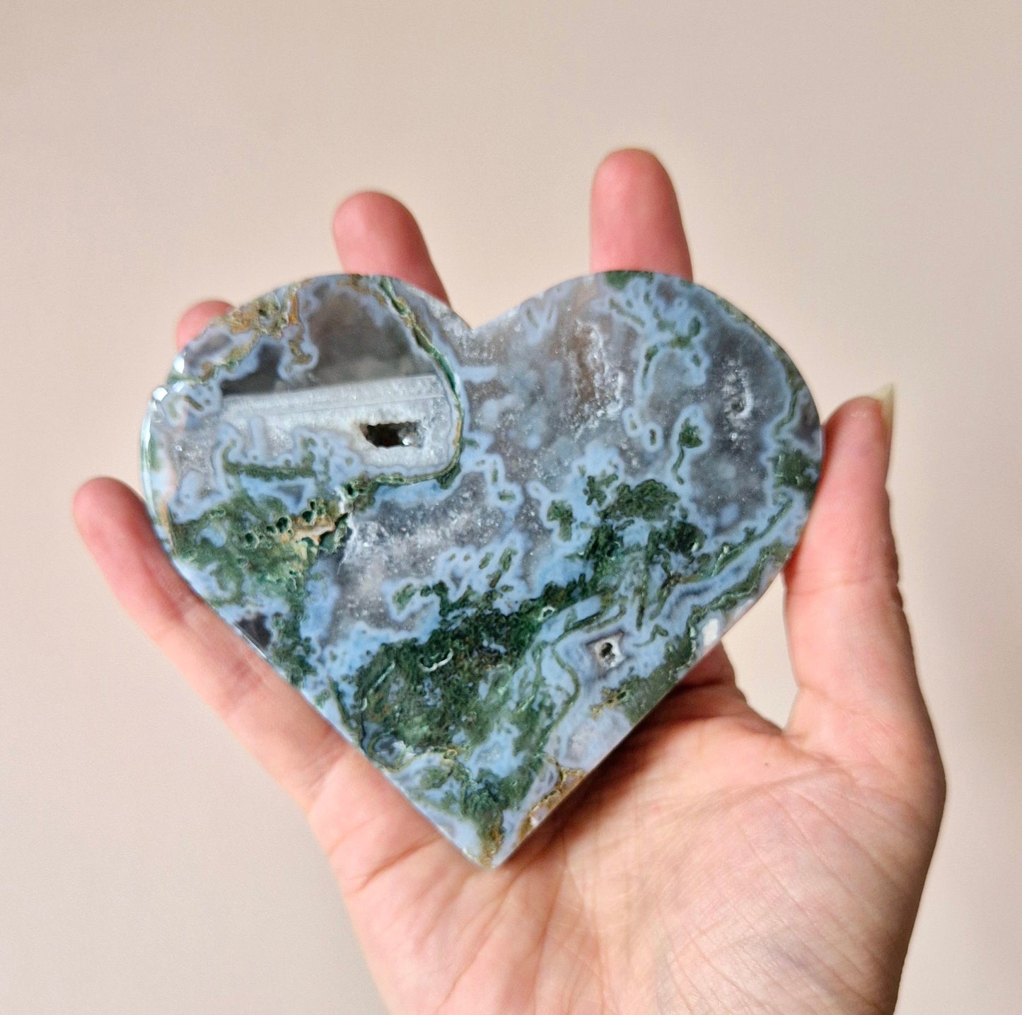 Edelsteen Druzy Mosagaat Hart op Metalen Standaard – #102 220gram