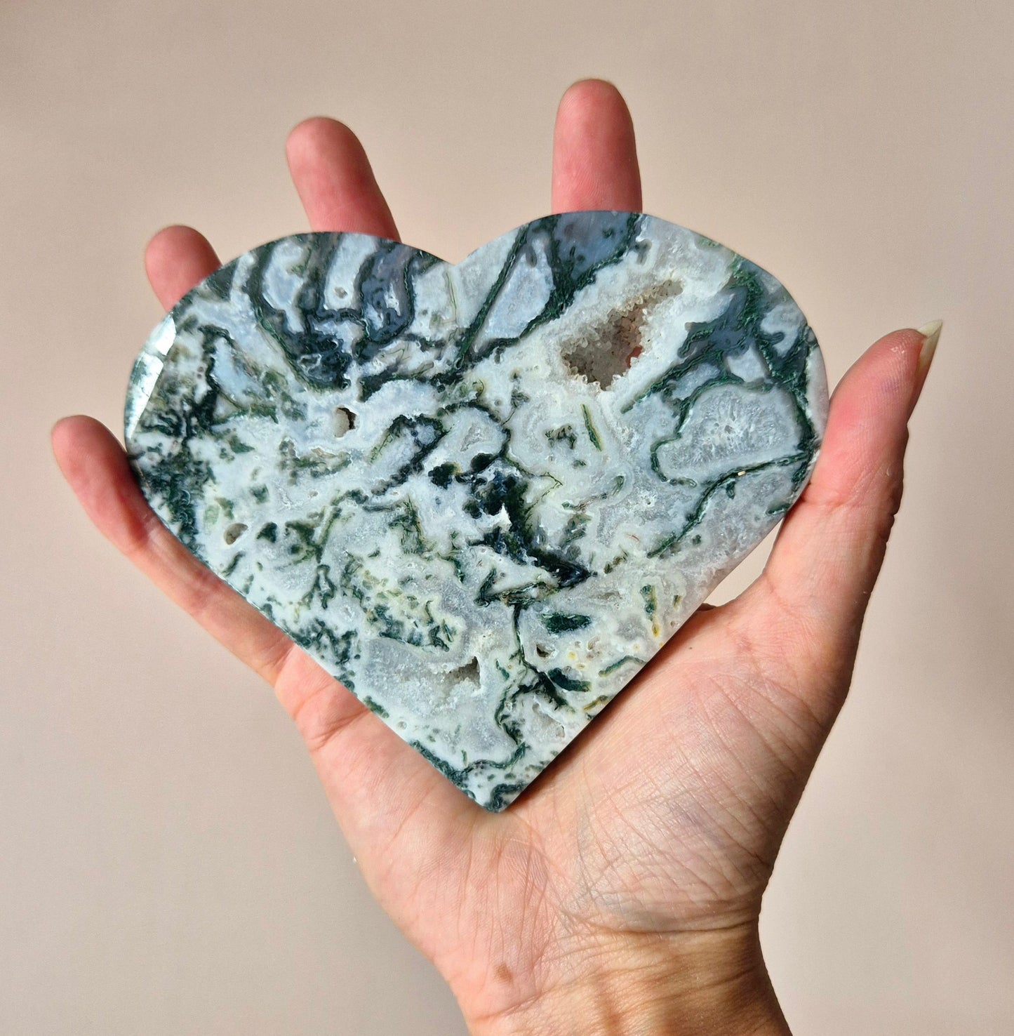 Edelsteen Druzy Mosagaat Hart op Metalen Standaard – #103 255gram