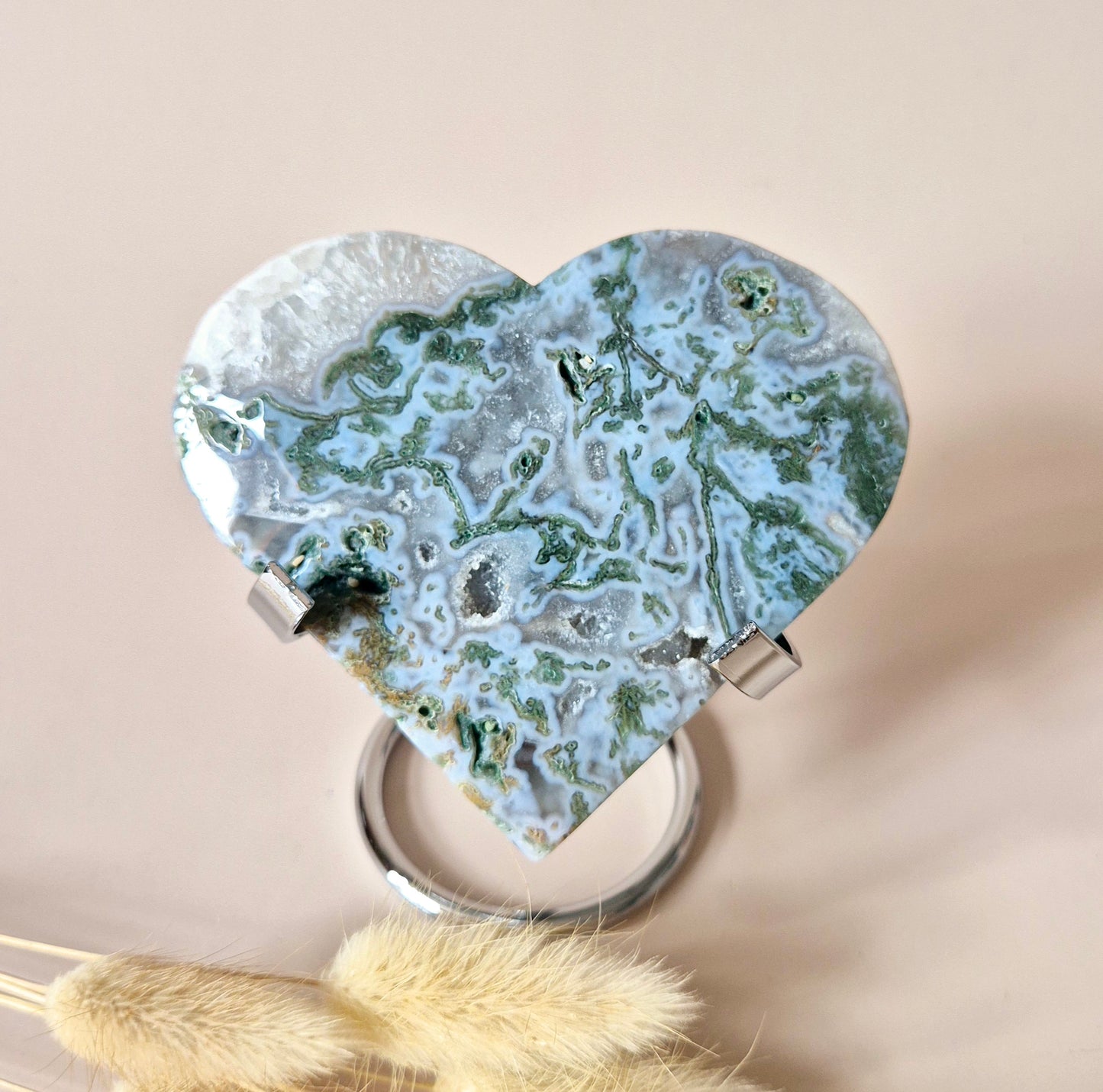 Edelsteen Druzy Mosagaat Hart op Metalen Standaard – #105 230gram