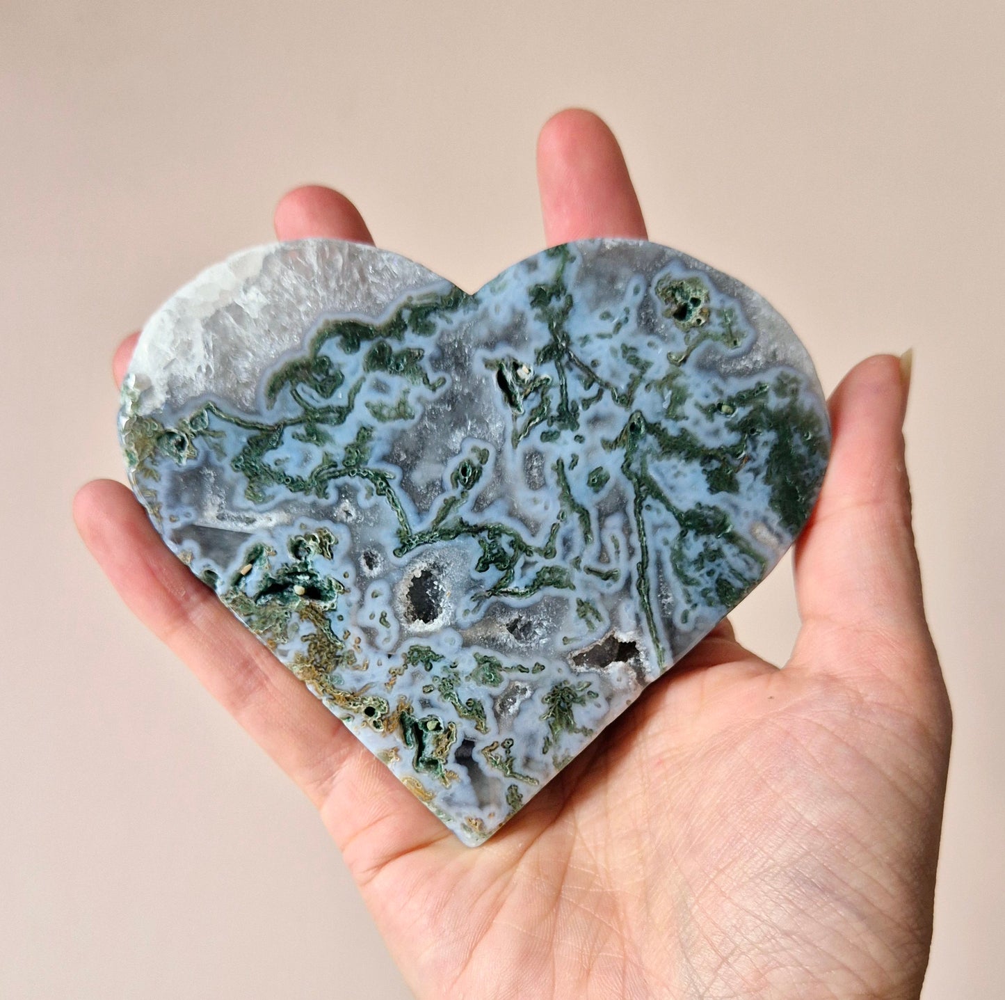 Edelsteen Druzy Mosagaat Hart op Metalen Standaard – #105 230gram