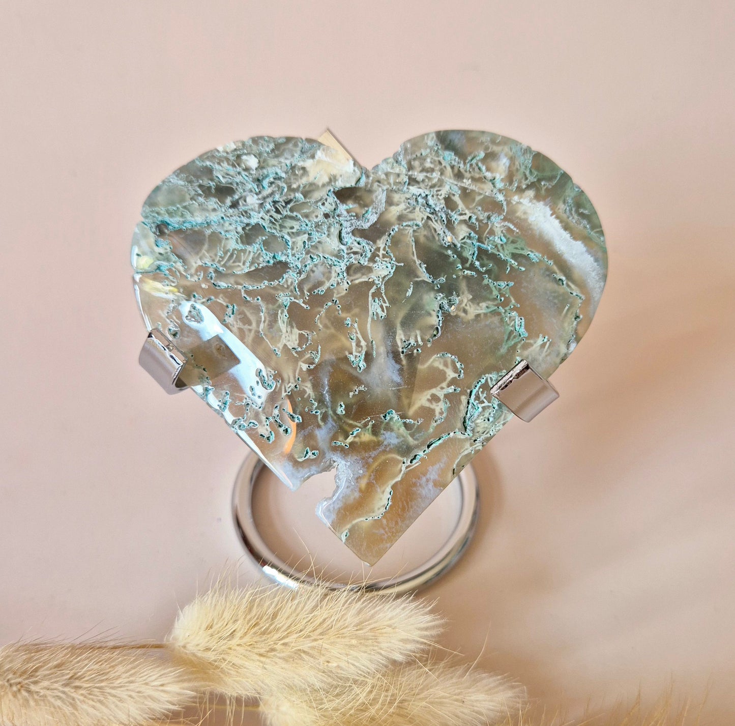 Edelsteen Druzy Mosagaat Hart op Metalen Standaard – #114 153gram