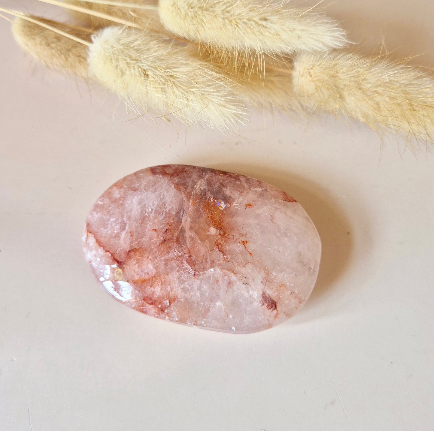 Fire Quartz Palmsteen – Edelsteen voor Focus, Kracht & Aarding
