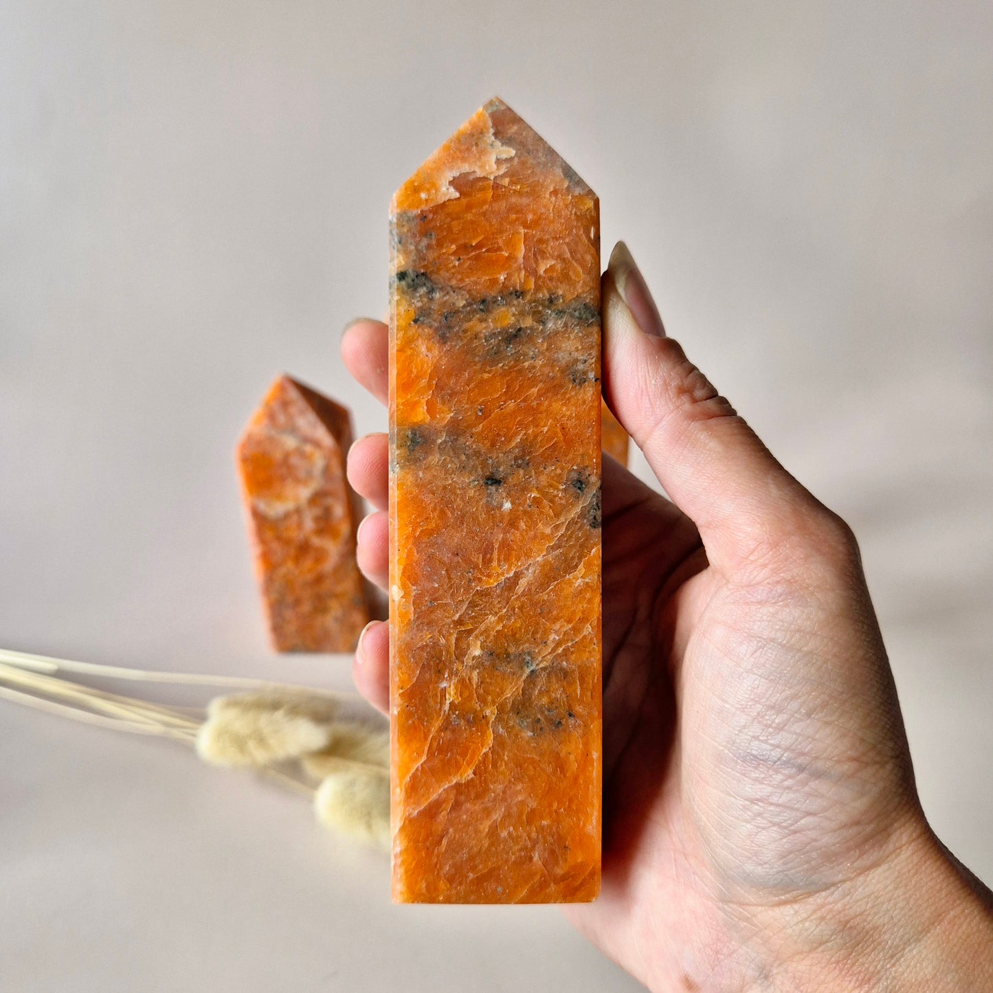 Edelsteen Oranje Calciet toren – motivatie, levenskracht & creativiteit 100-500gram