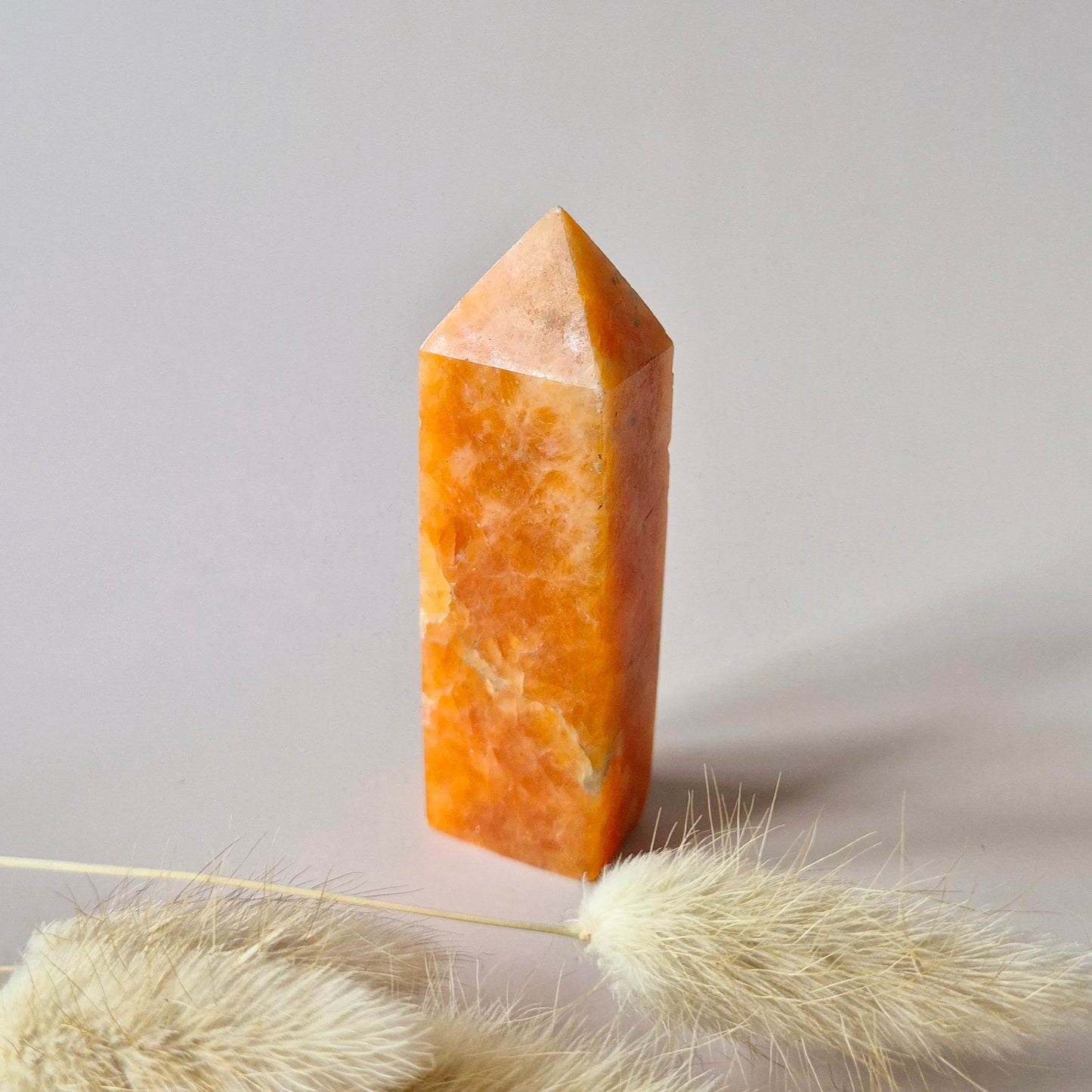 Edelsteen Oranje Calciet toren – motivatie, levenskracht & creativiteit 100-500gram