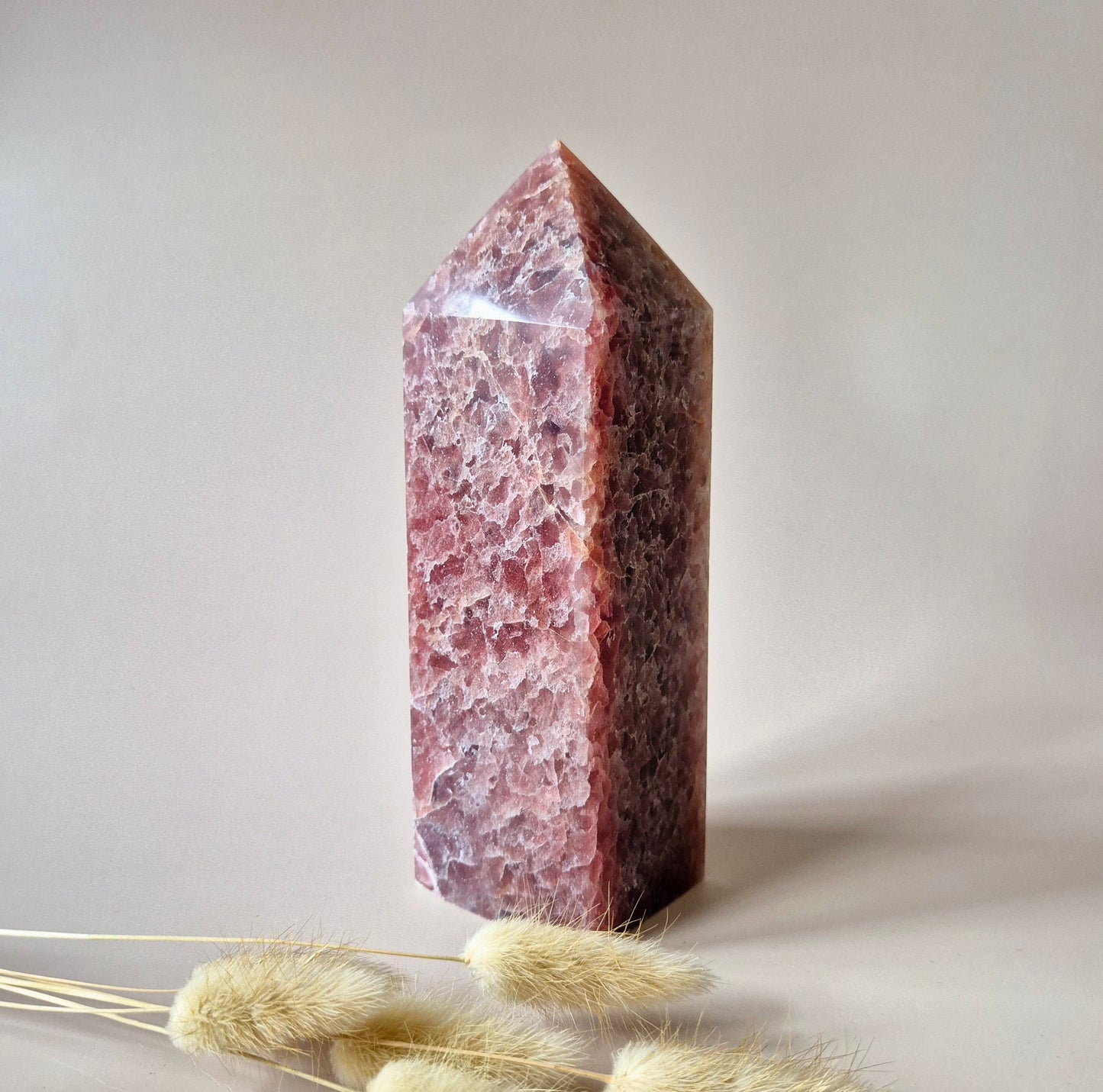 Edelsteen Obelisk Strawberry Quartz XXL Toren (1273g)
