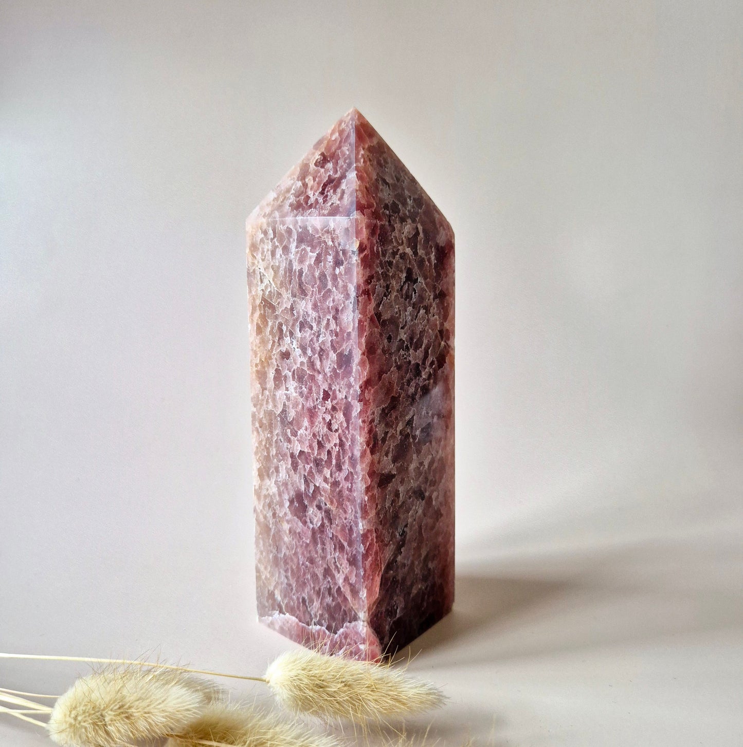 Edelsteen Obelisk Strawberry Quartz XXL Toren (1273g)