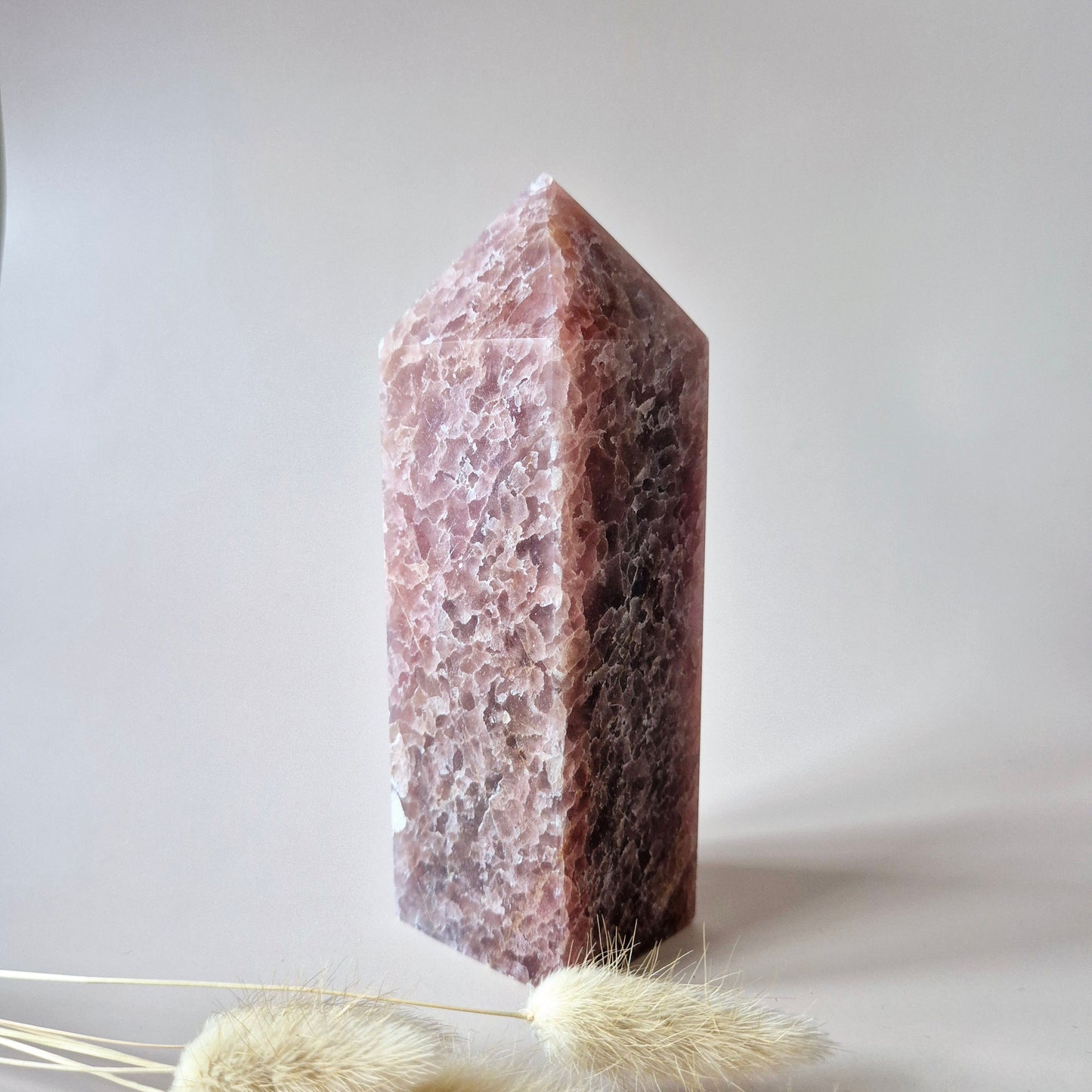 Edelsteen Obelisk Strawberry Quartz XXL Toren (1070g)
