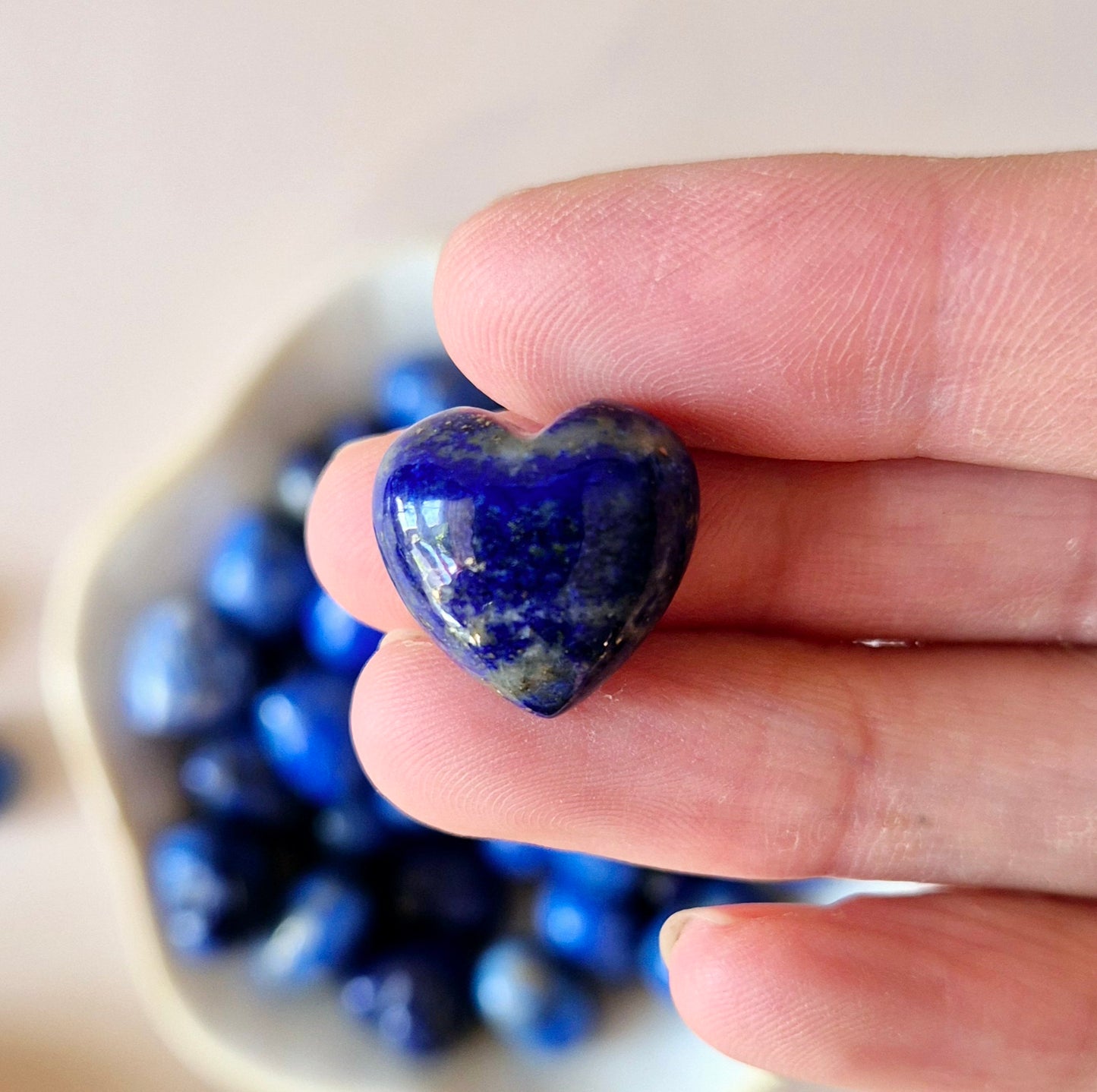 Mini-Herz - Roter Jaspis-Edelsteinherz / Taschenstein-Handschmeichler (2 x 2 cm)
